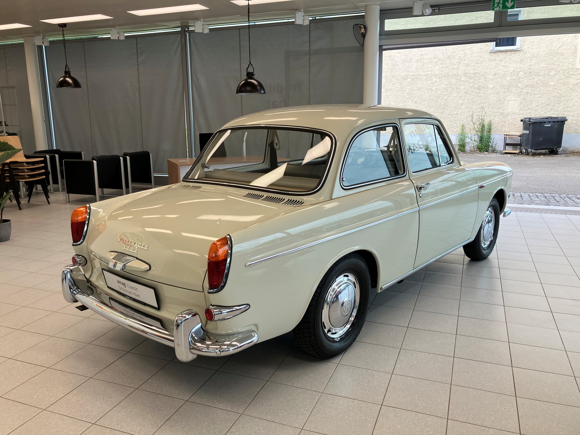VW 1500 S Limousine-showroom-element-2
