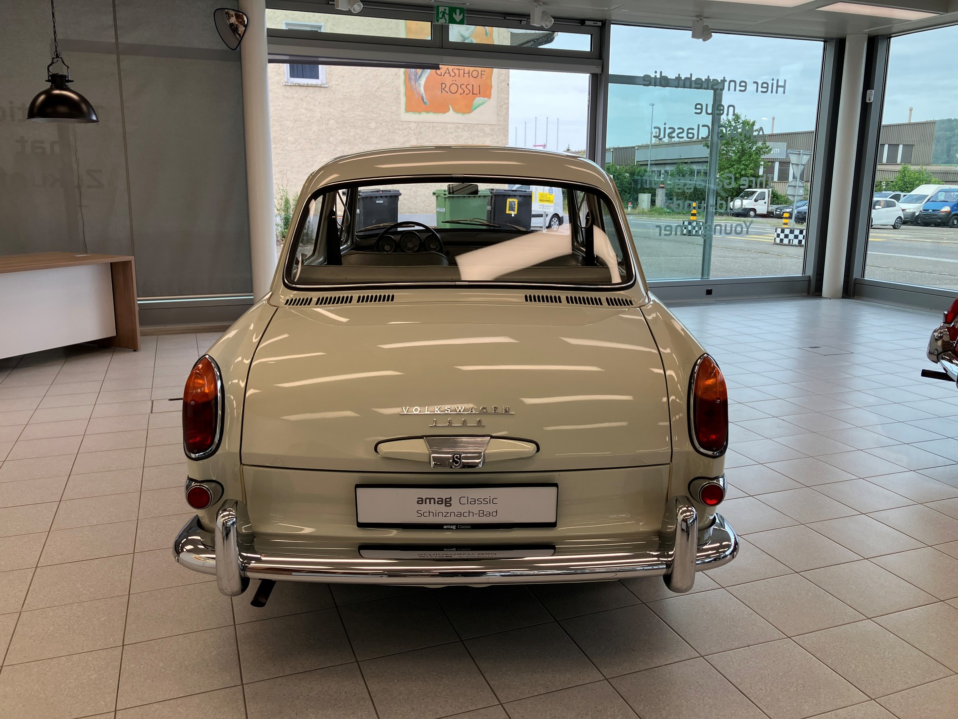 VW 1500 S Limousine-showroom-element-3