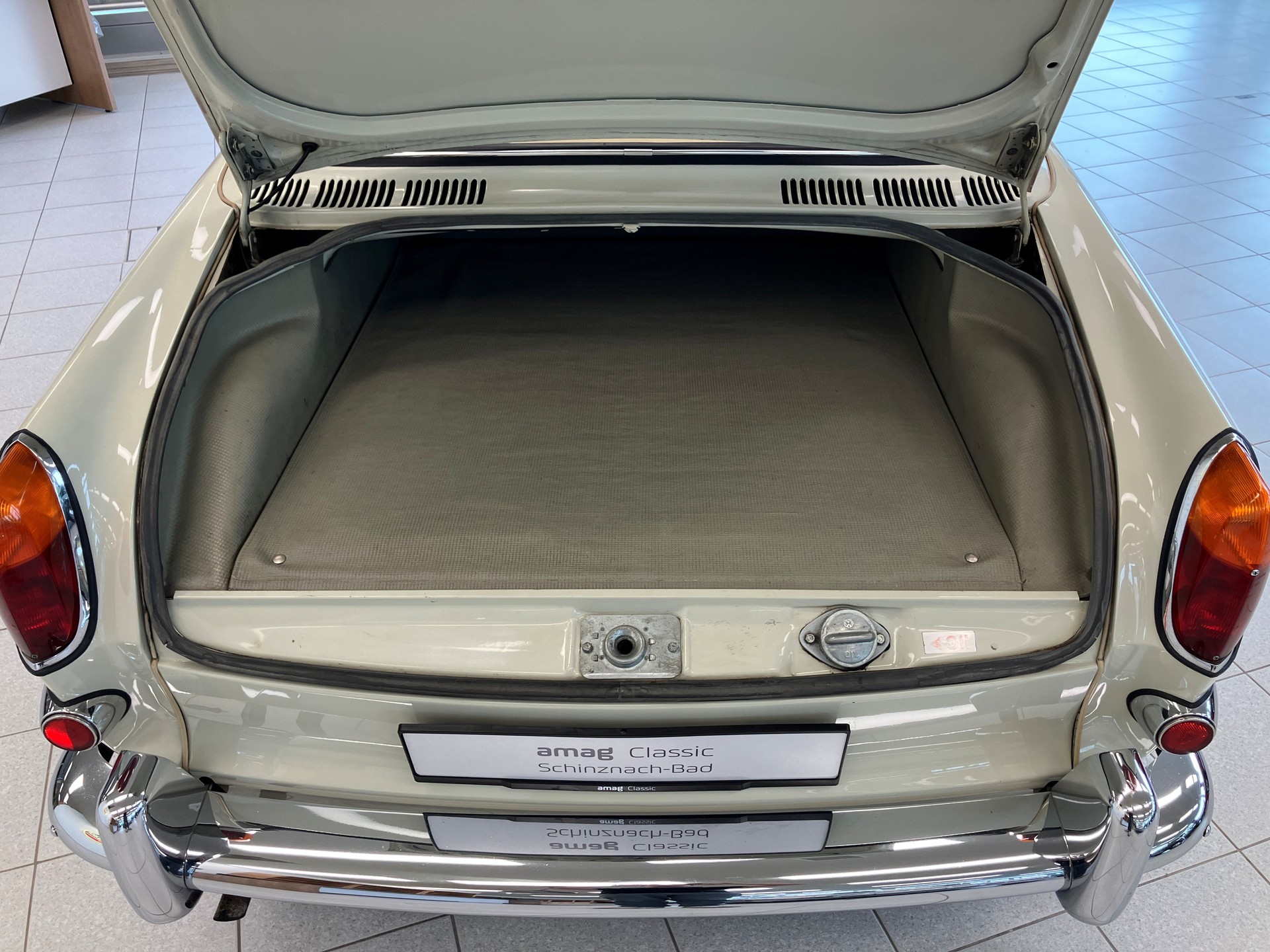 VW 1500 S Limousine-image-16