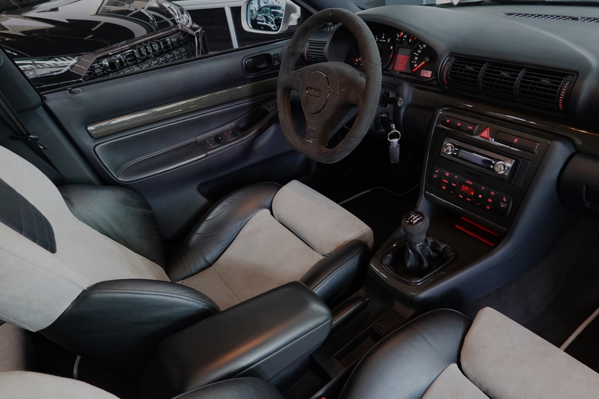 AUDI RS4 AVANT QUATTRO CH-FZ ERST BESITZ ERST 99tKM TRAUM ZUSTAND-image-57