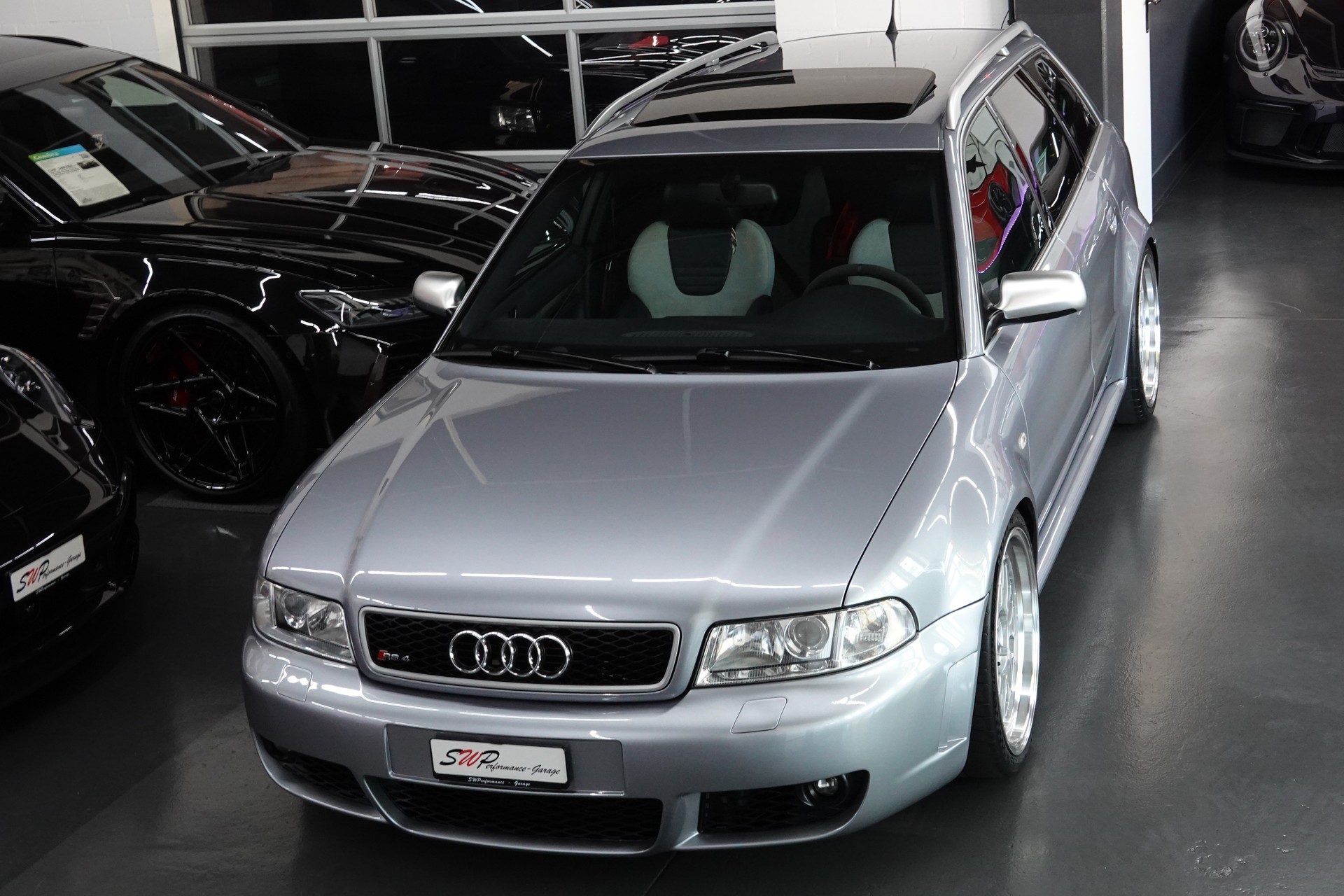 AUDI RS4 AVANT QUATTRO CH-FZ ERST BESITZ ERST 99tKM TRAUM ZUSTAND-image-2