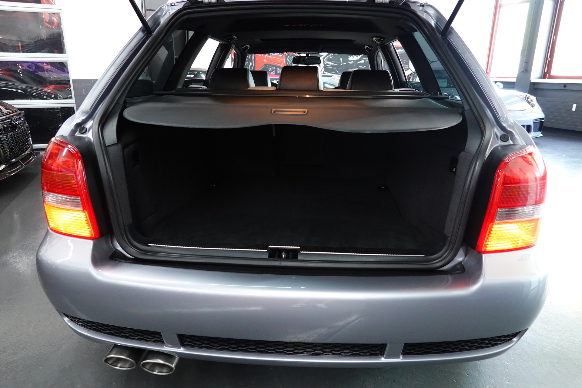 AUDI RS4 AVANT QUATTRO CH-FZ ERST BESITZ ERST 99tKM TRAUM ZUSTAND-image-46
