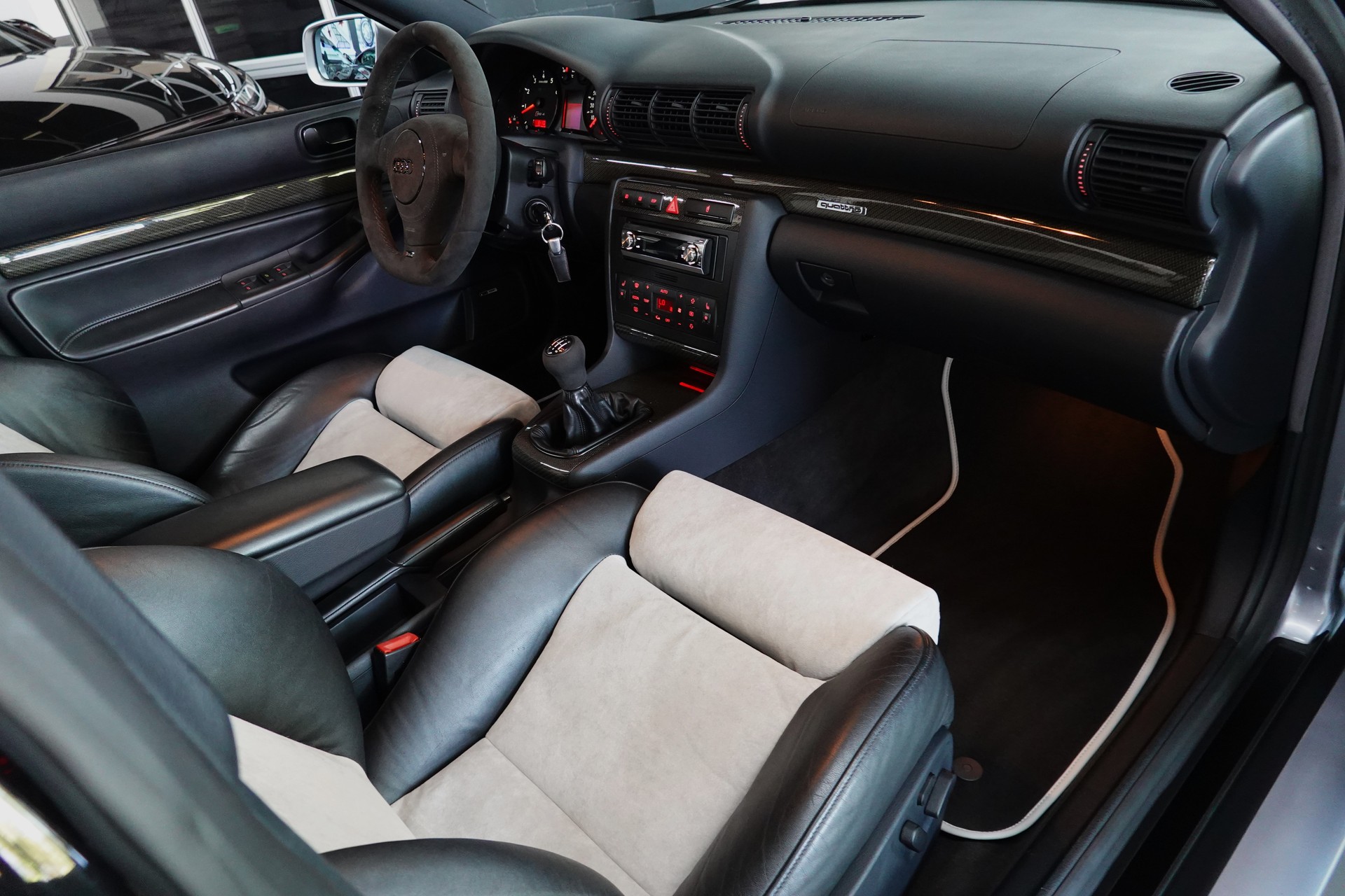 AUDI RS4 AVANT QUATTRO CH-FZ ERST BESITZ ERST 99tKM TRAUM ZUSTAND-image-58