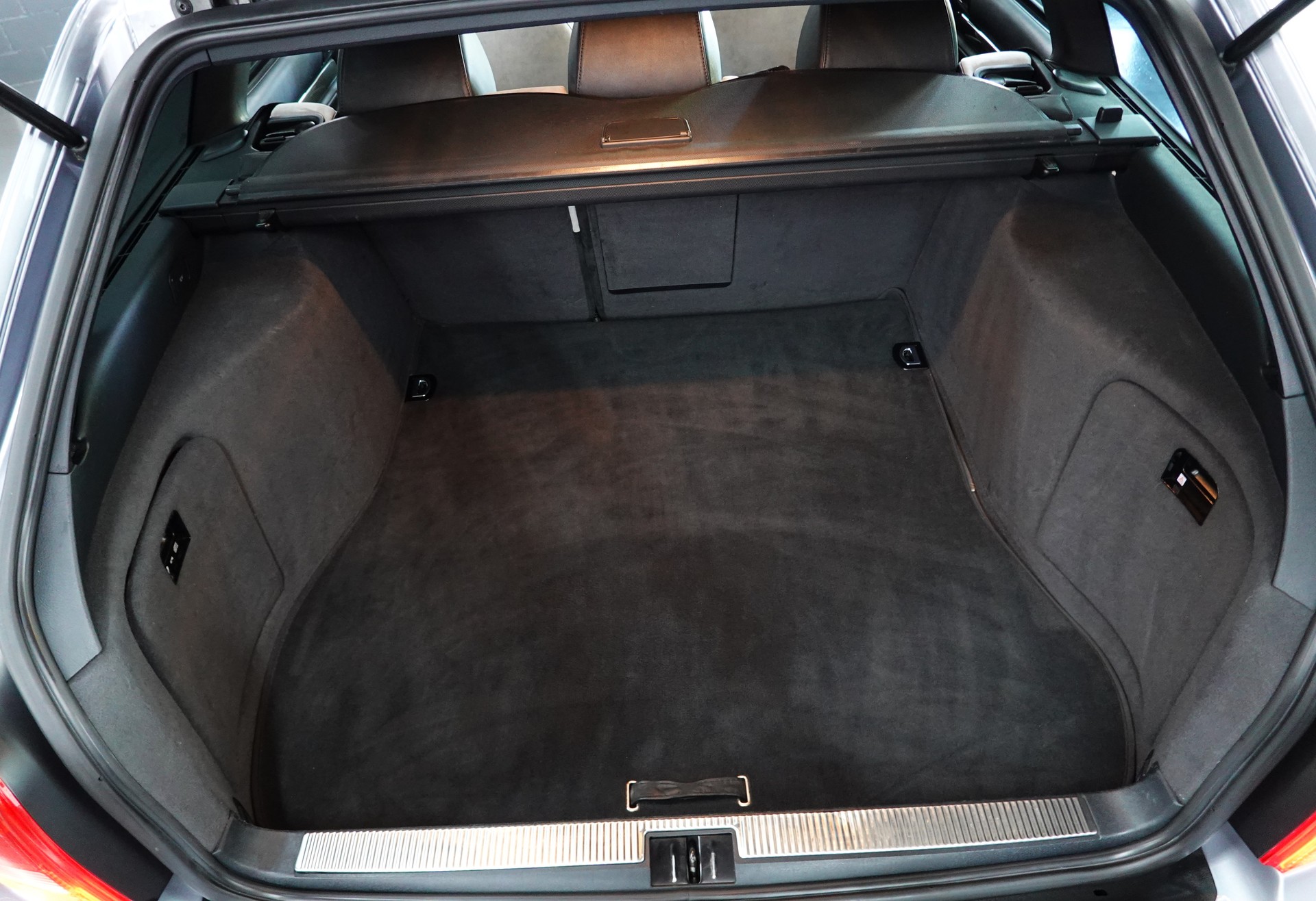 AUDI RS4 AVANT QUATTRO CH-FZ ERST BESITZ ERST 99tKM TRAUM ZUSTAND-image-48