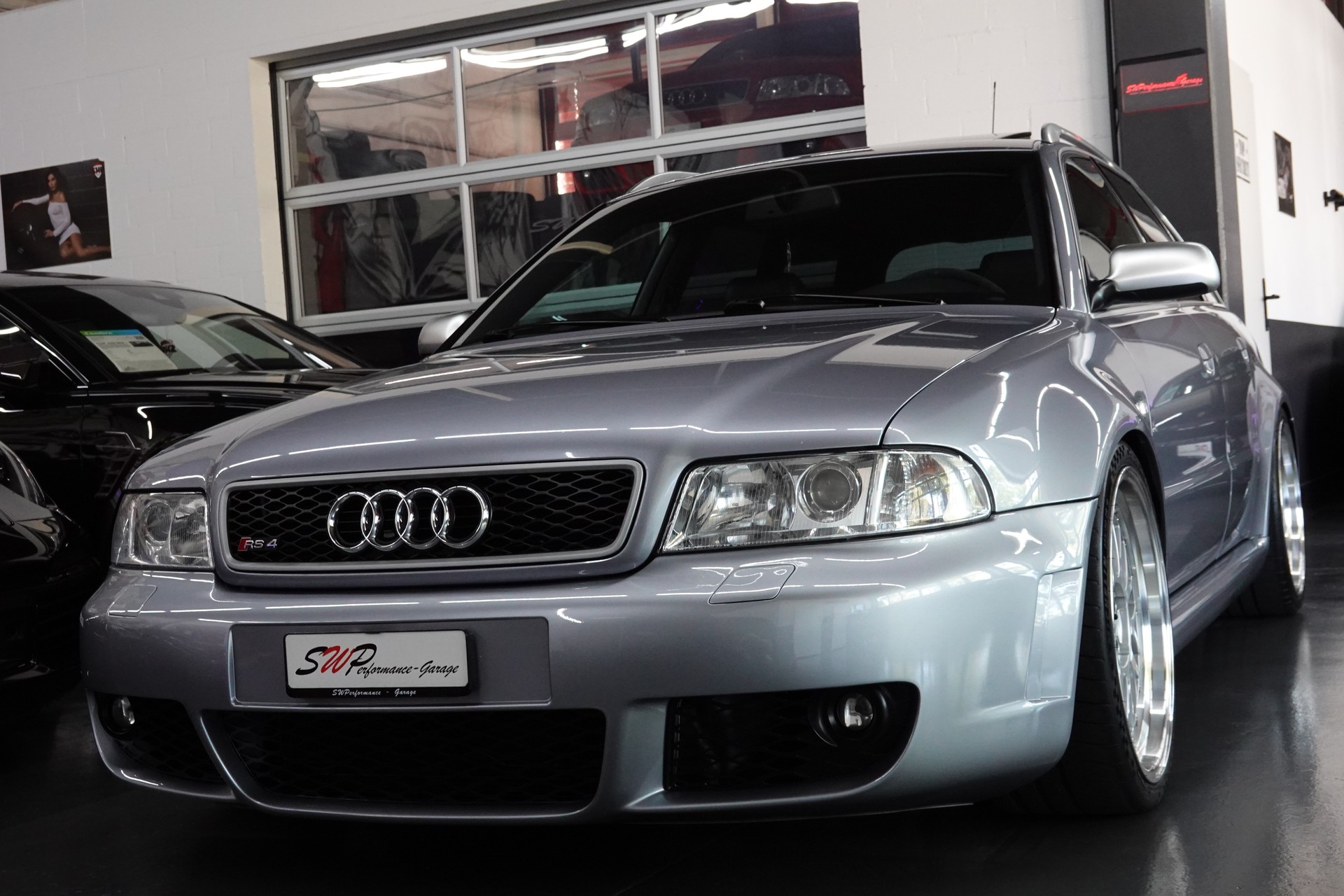 AUDI RS4 AVANT QUATTRO CH-FZ ERST BESITZ ERST 99tKM TRAUM ZUSTAND-image-4