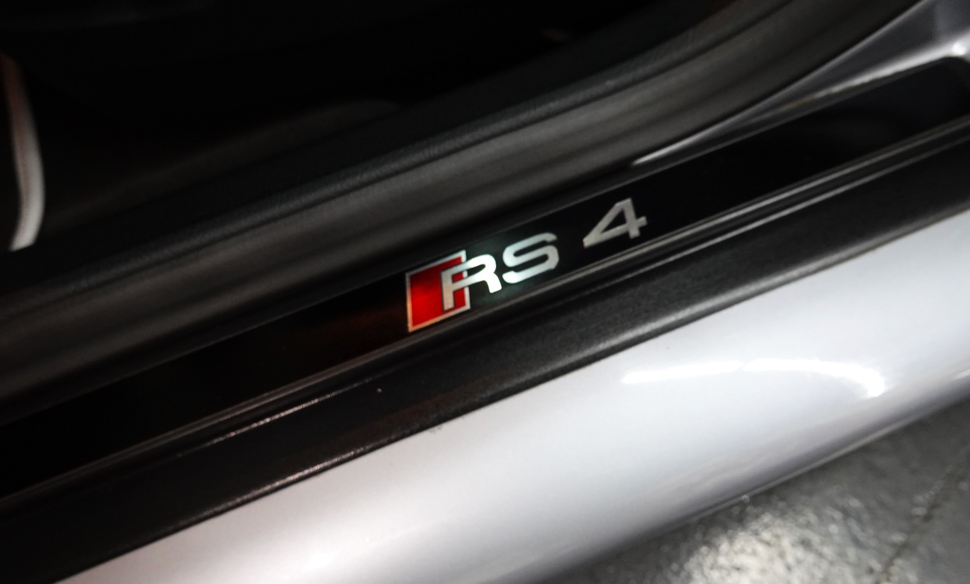 AUDI RS4 AVANT QUATTRO CH-FZ ERST BESITZ ERST 99tKM TRAUM ZUSTAND-image-39