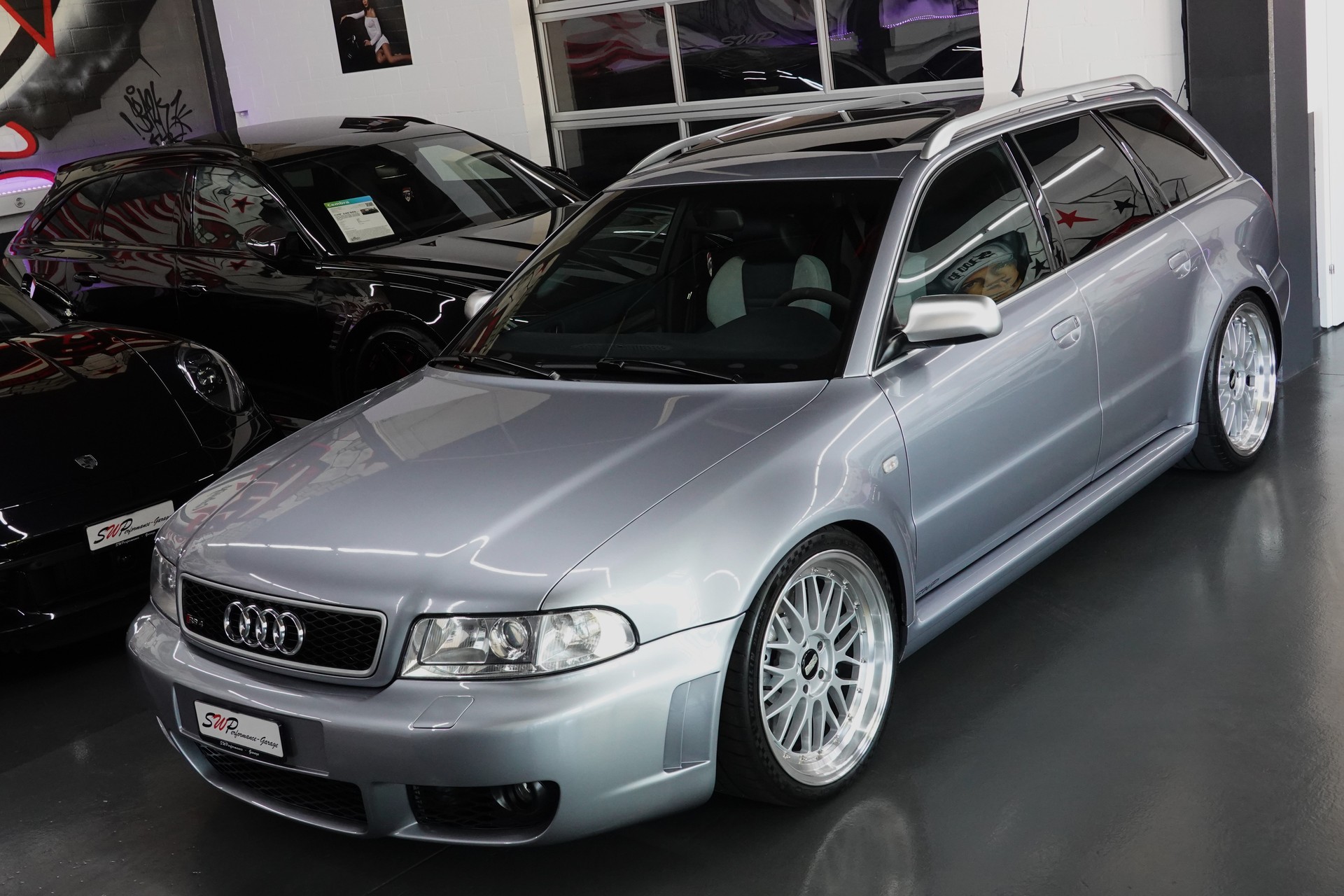 AUDI RS4 AVANT QUATTRO CH-FZ ERST BESITZ ERST 99tKM TRAUM ZUSTAND-image-3