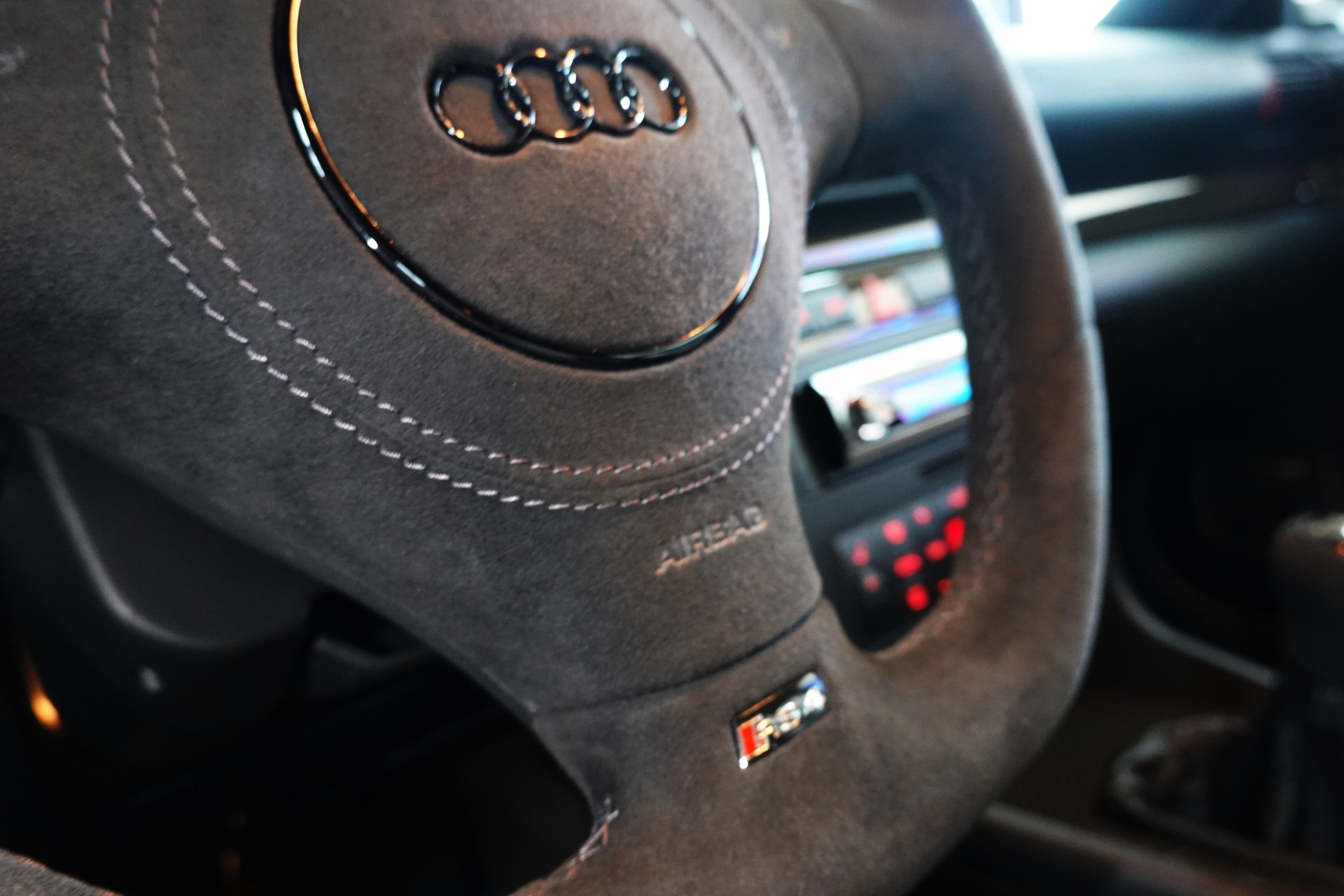 AUDI RS4 AVANT QUATTRO CH-FZ ERST BESITZ ERST 99tKM TRAUM ZUSTAND-image-38
