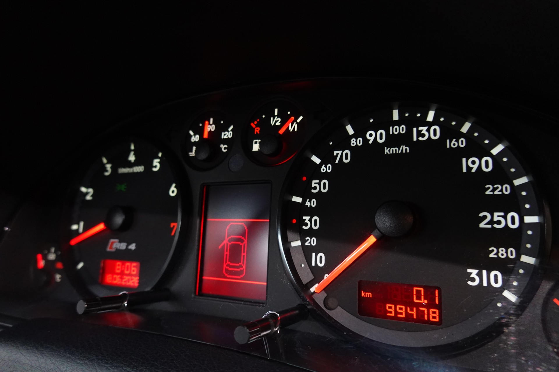 AUDI RS4 AVANT QUATTRO CH-FZ ERST BESITZ ERST 99tKM TRAUM ZUSTAND-image-34