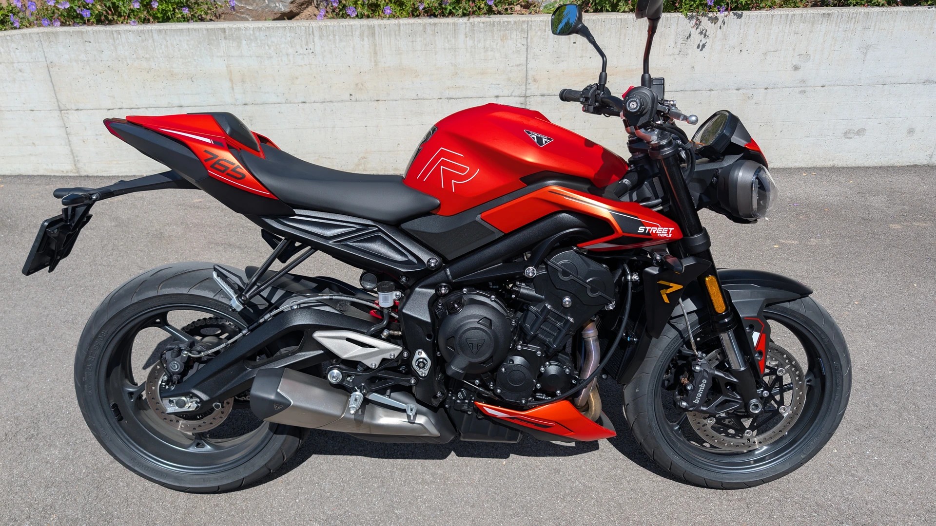 TRIUMPH Street Triple R 765-showroom-element-1