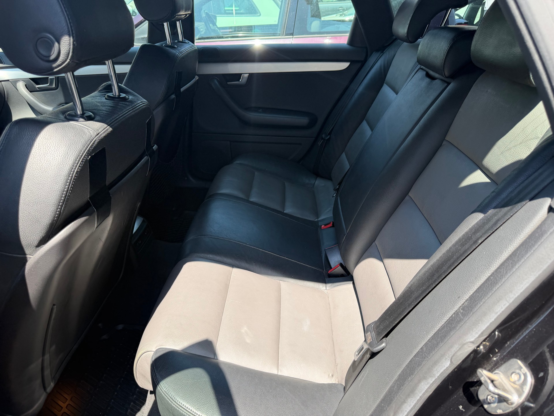 AUDI A4 Avant 3.0 V6 TDI quattro-image-8