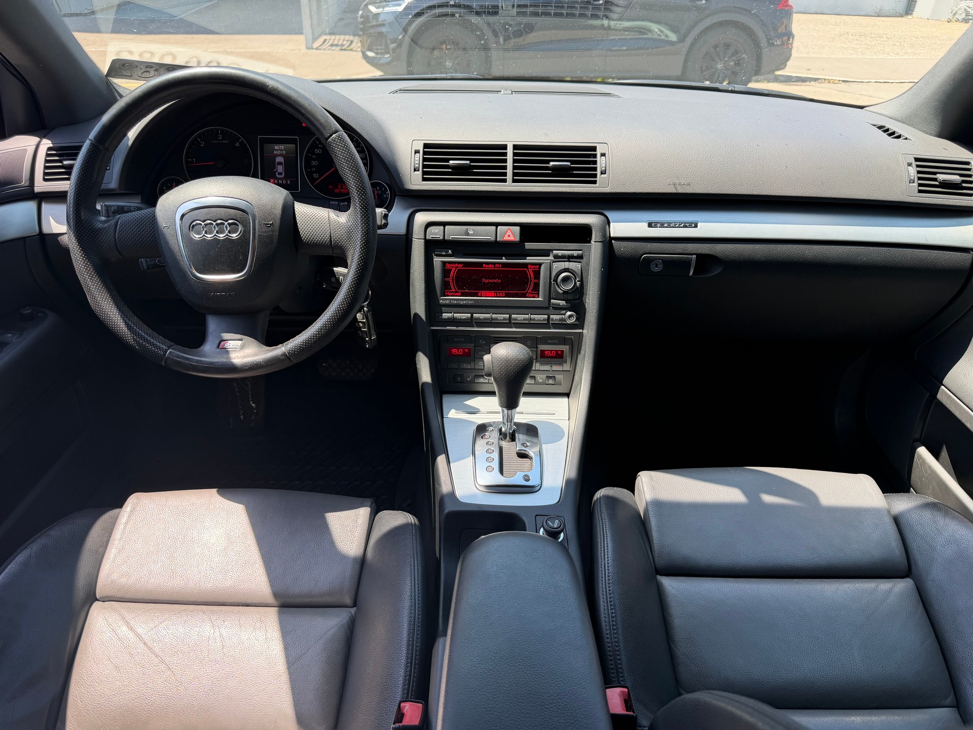 AUDI A4 Avant 3.0 V6 TDI quattro-image-4