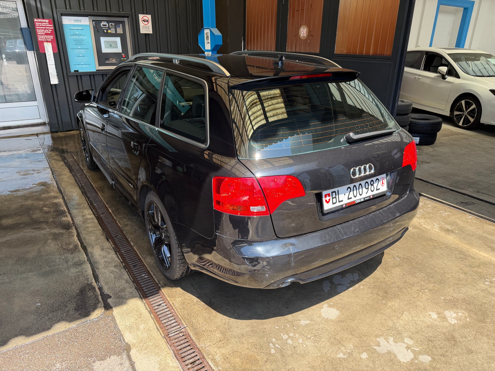AUDI A4 Avant 3.0 V6 TDI quattro-image-1