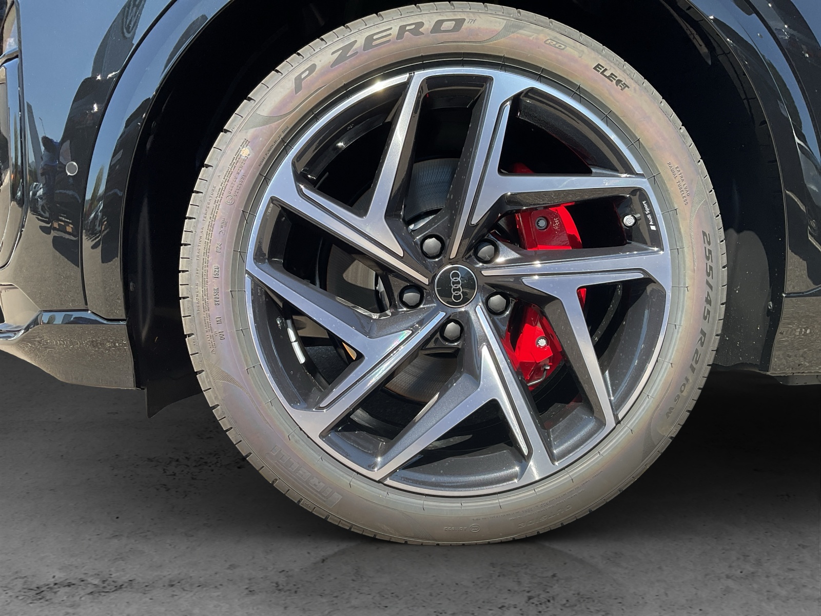 AUDI SQ6 e-tron quattro-image-12
