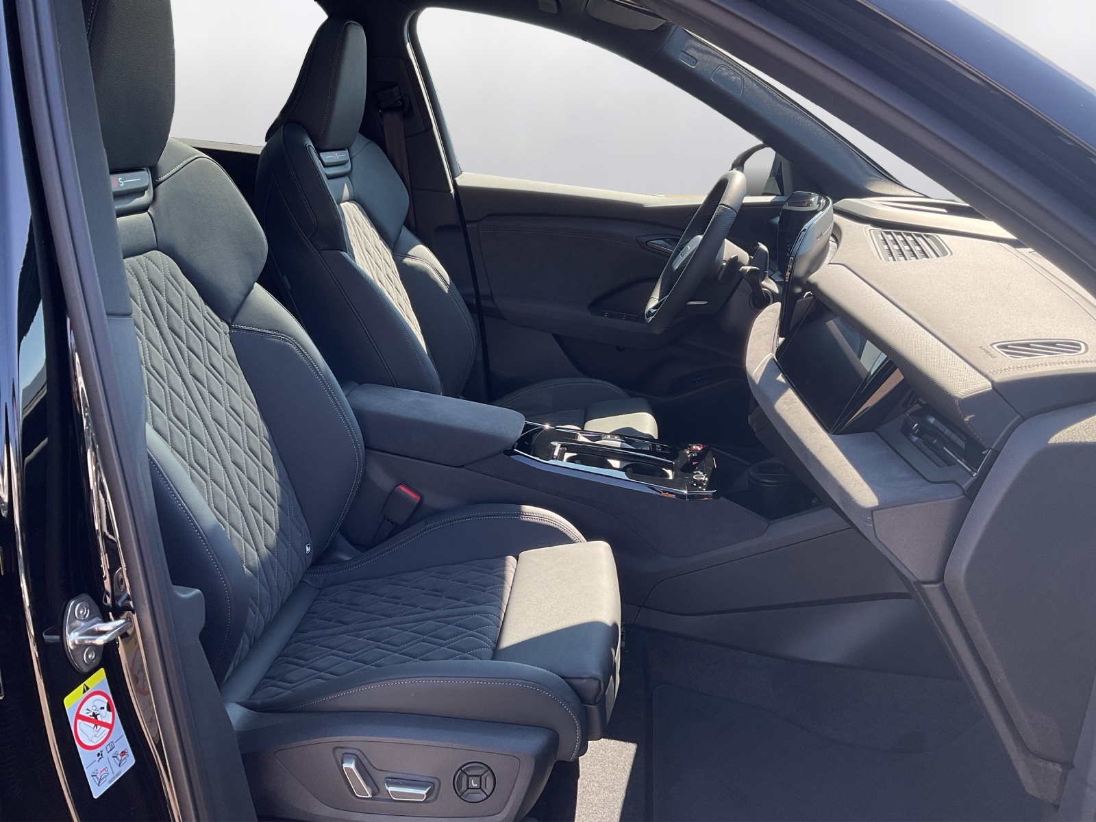 AUDI SQ6 e-tron quattro-image-13