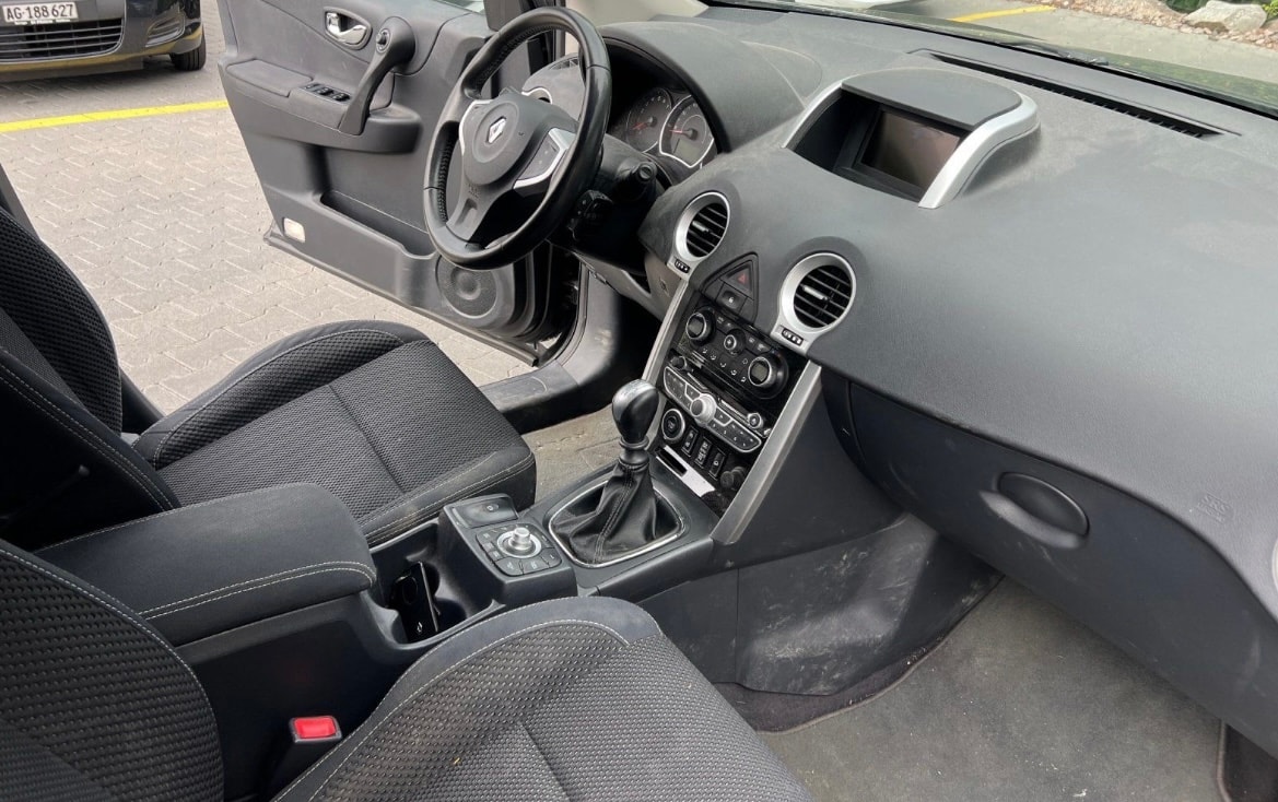 RENAULT Koleos 2.5 Expression 4x4-image-6