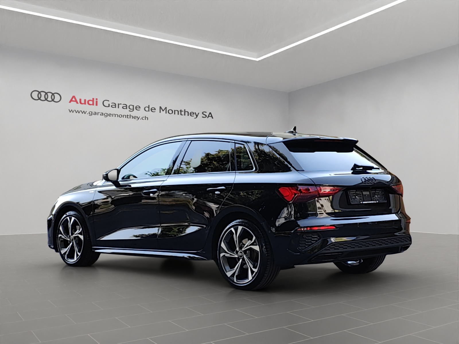 AUDI A3 Sportback 35 TFSI S line Attraction S-tronic-image-2