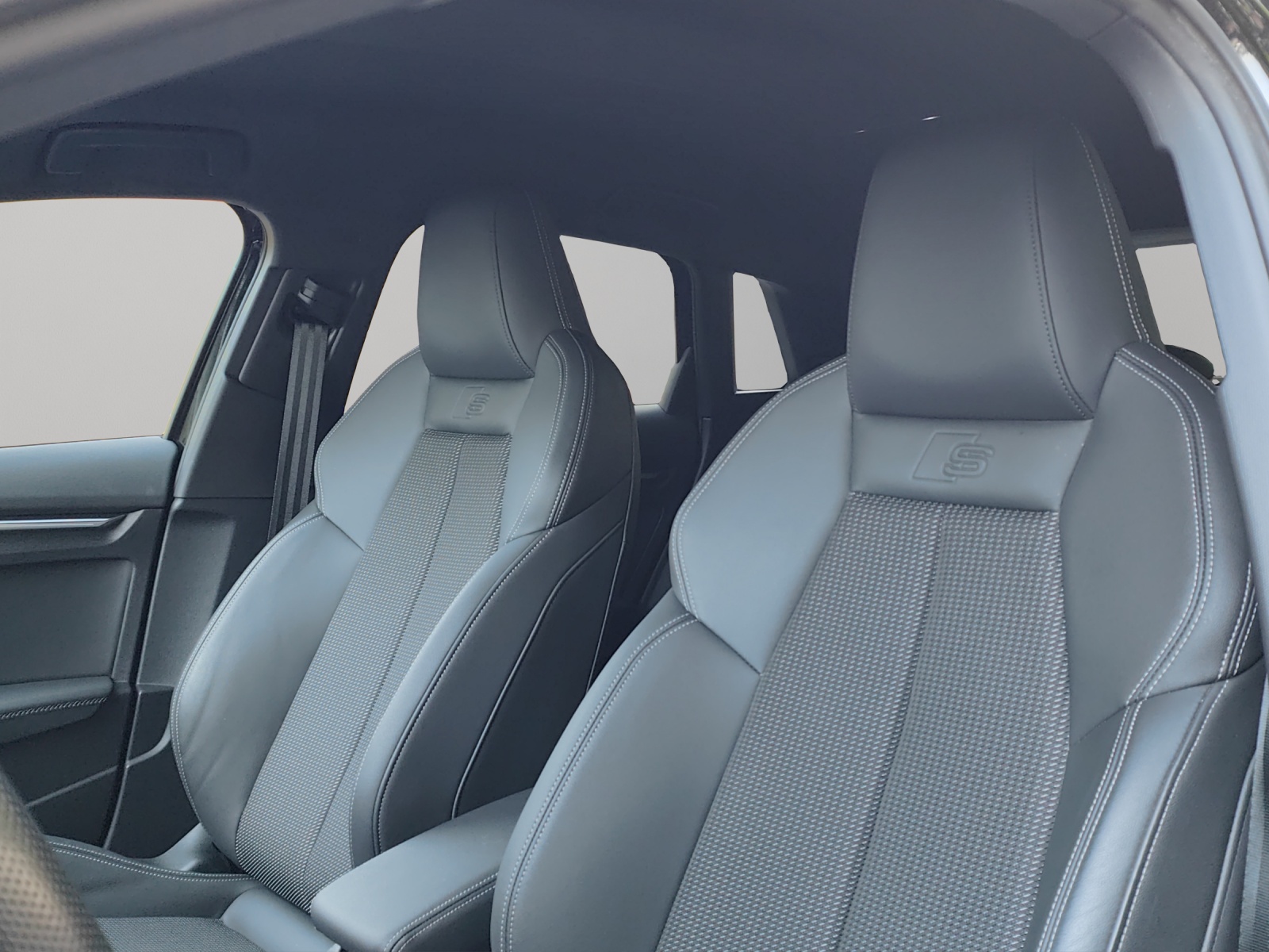 AUDI A3 Sportback 35 TFSI S line Attraction S-tronic-image-10