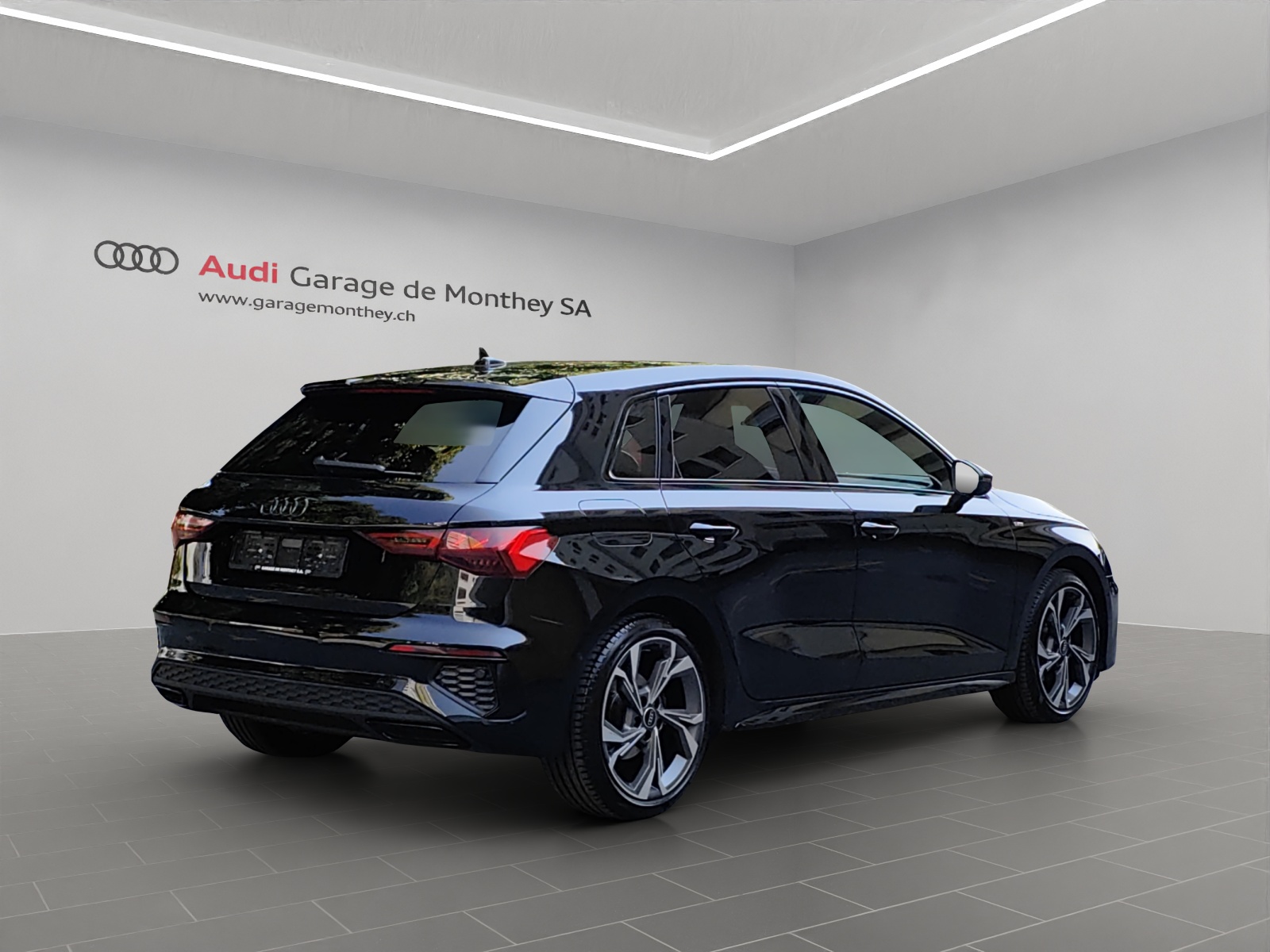 AUDI A3 Sportback 35 TFSI S line Attraction S-tronic-image-4