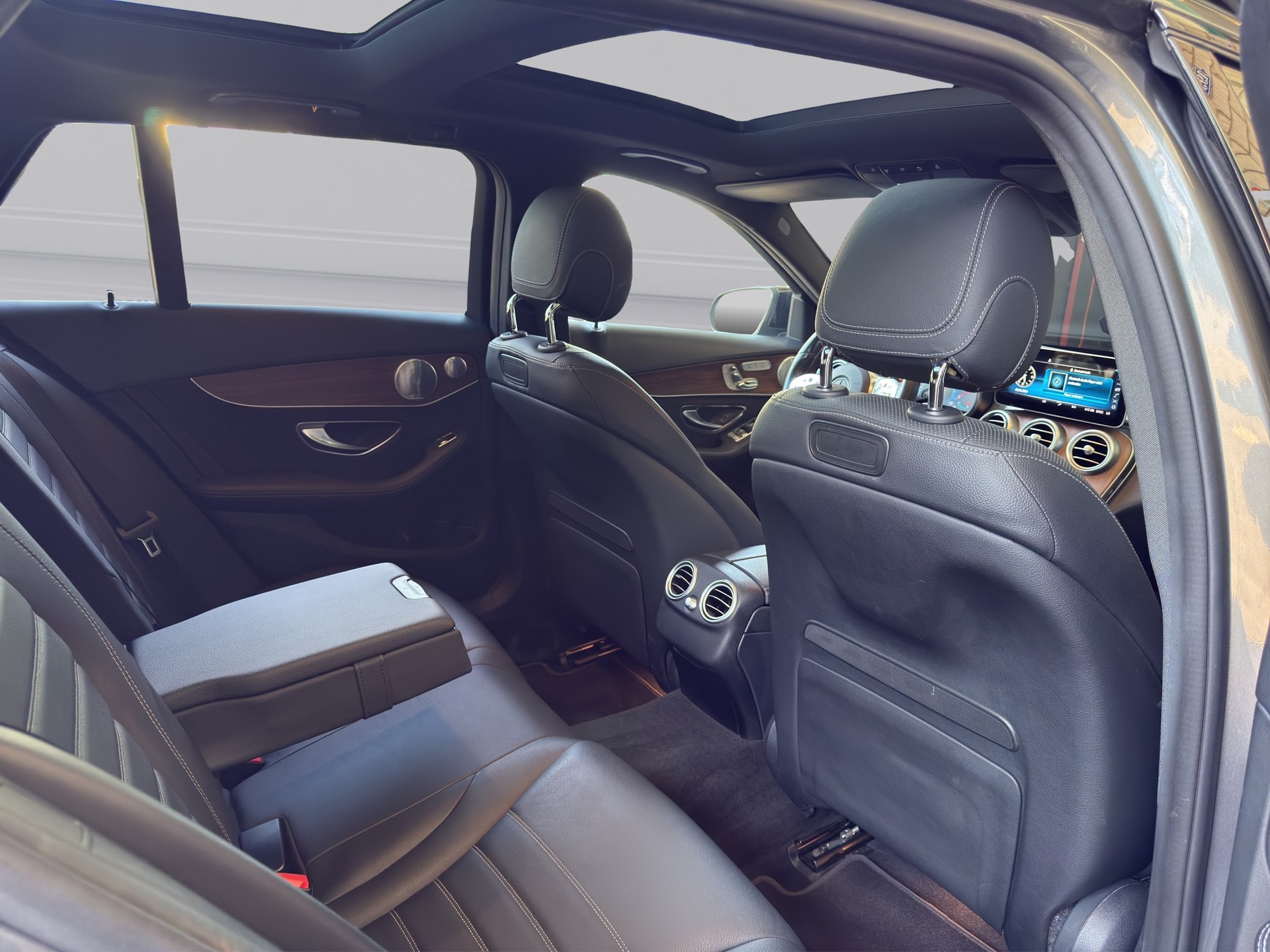 MERCEDES-BENZ C 300 d AMG Line 4Matic 9G-Tronic-image-8