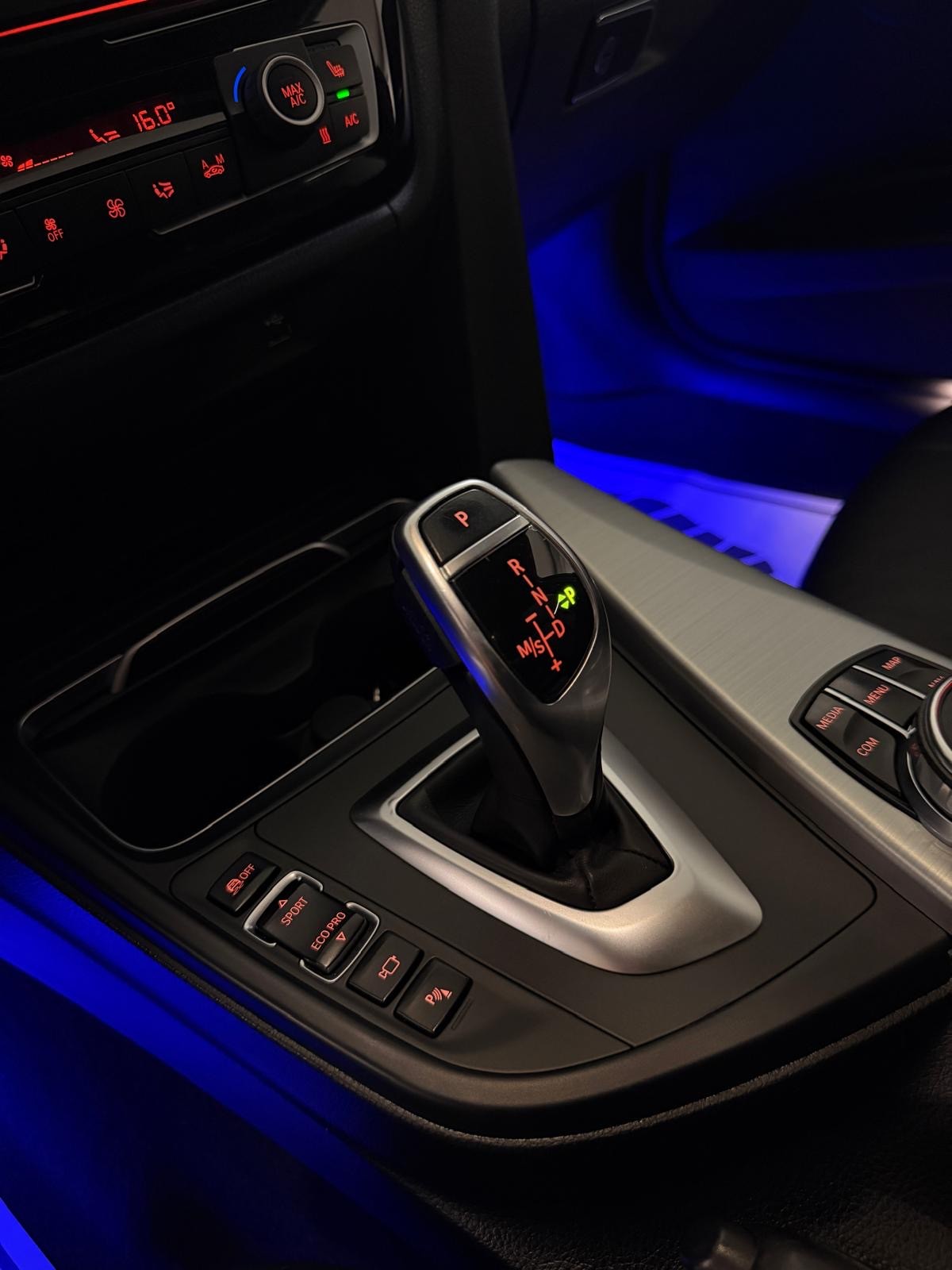 BMW 320d xDrive Touring Edition M Sport Steptronic-image-13