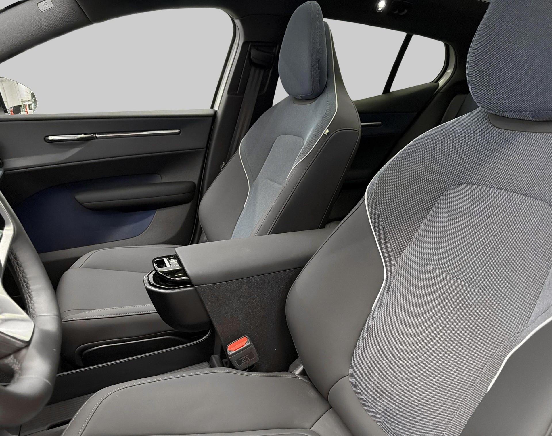 VOLVO EX 30 E60 Twin Ultra Performanc-image-14
