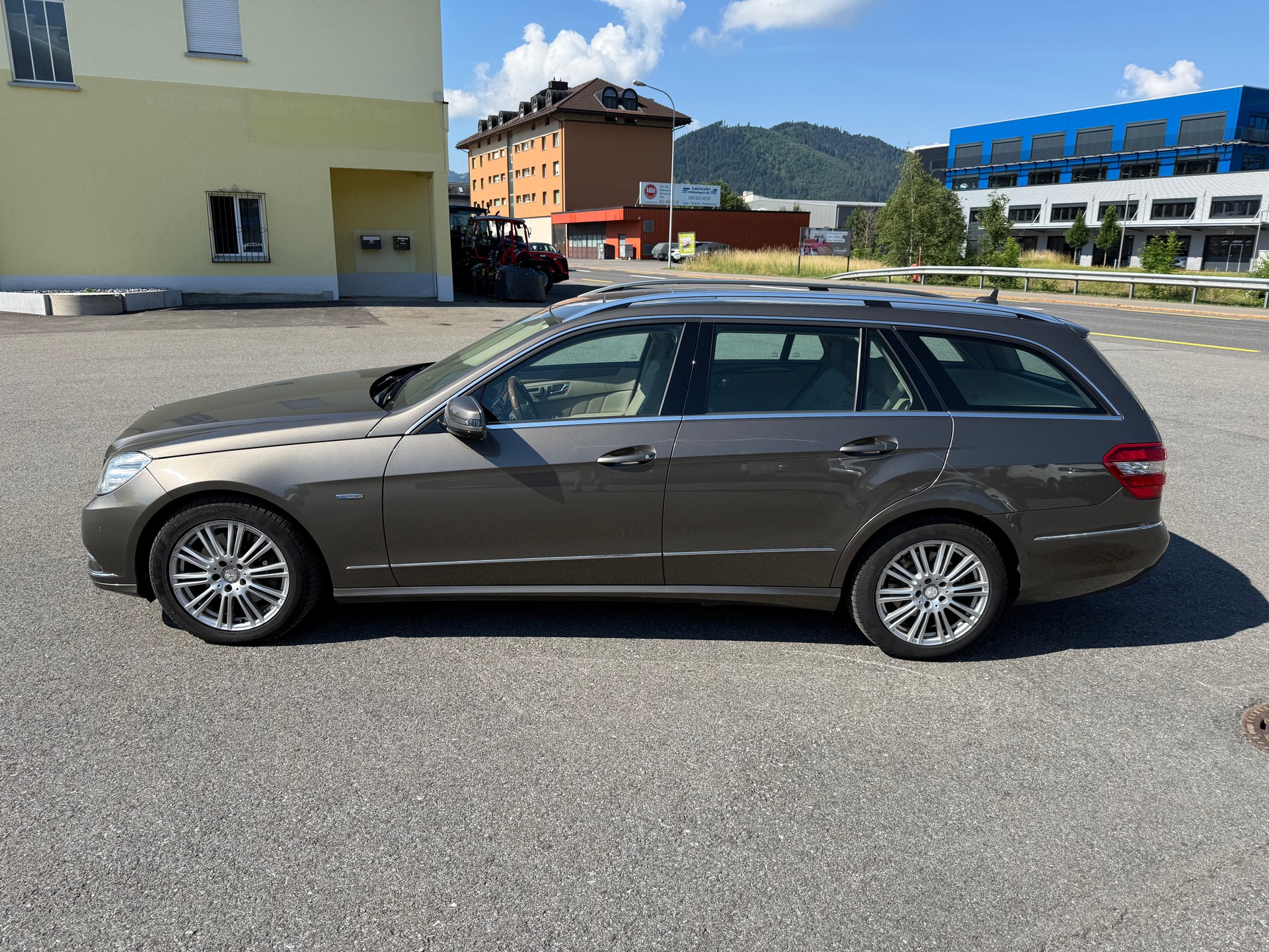MERCEDES-BENZ E 350 CDI BlueEfficiency Elégance 4Matic 7G-Tronic-image-1