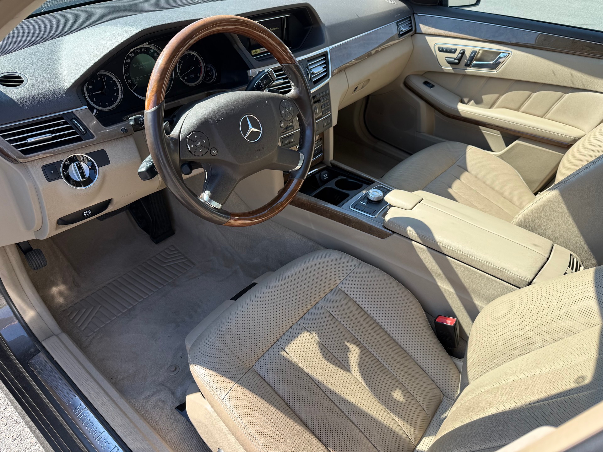 MERCEDES-BENZ E 350 CDI BlueEfficiency Elégance 4Matic 7G-Tronic-image-11
