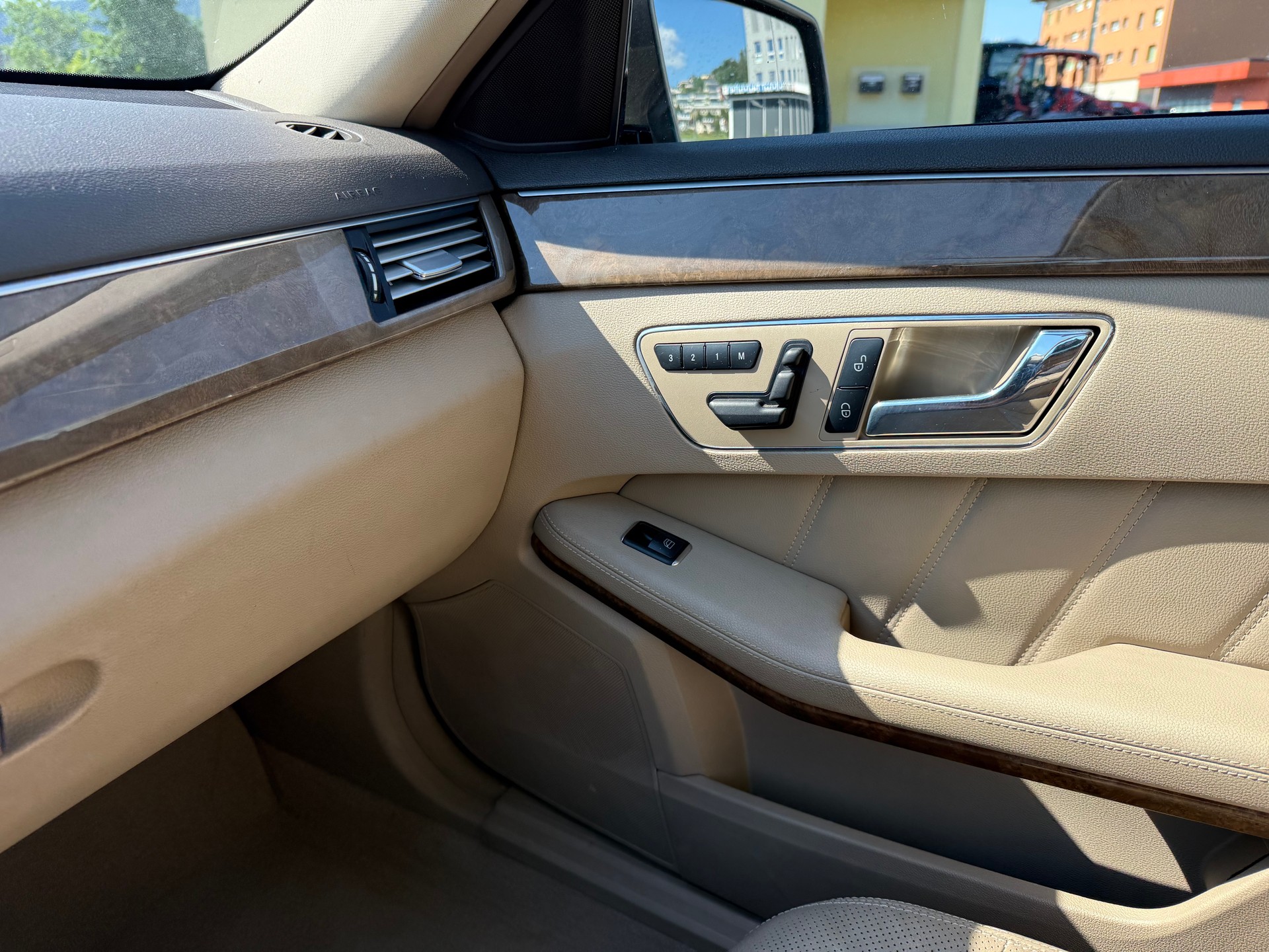 MERCEDES-BENZ E 350 CDI BlueEfficiency Elégance 4Matic 7G-Tronic-image-18