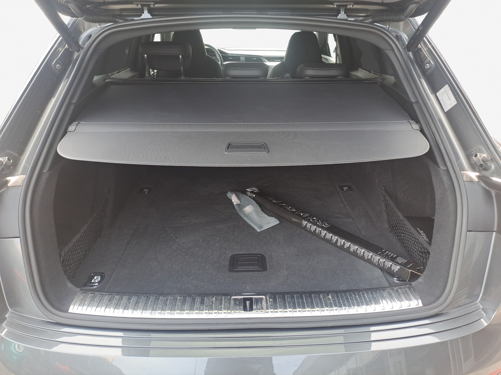 AUDI e-tron S quattro-image-13