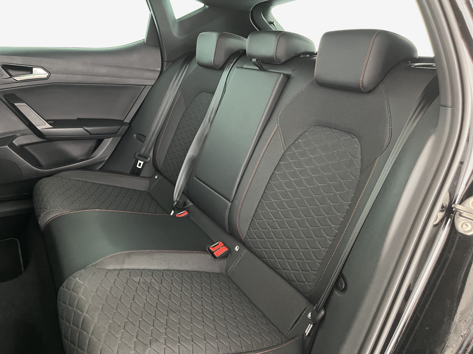 SEAT Leon 1.5 eTSI mHEV DSG FR-image-11