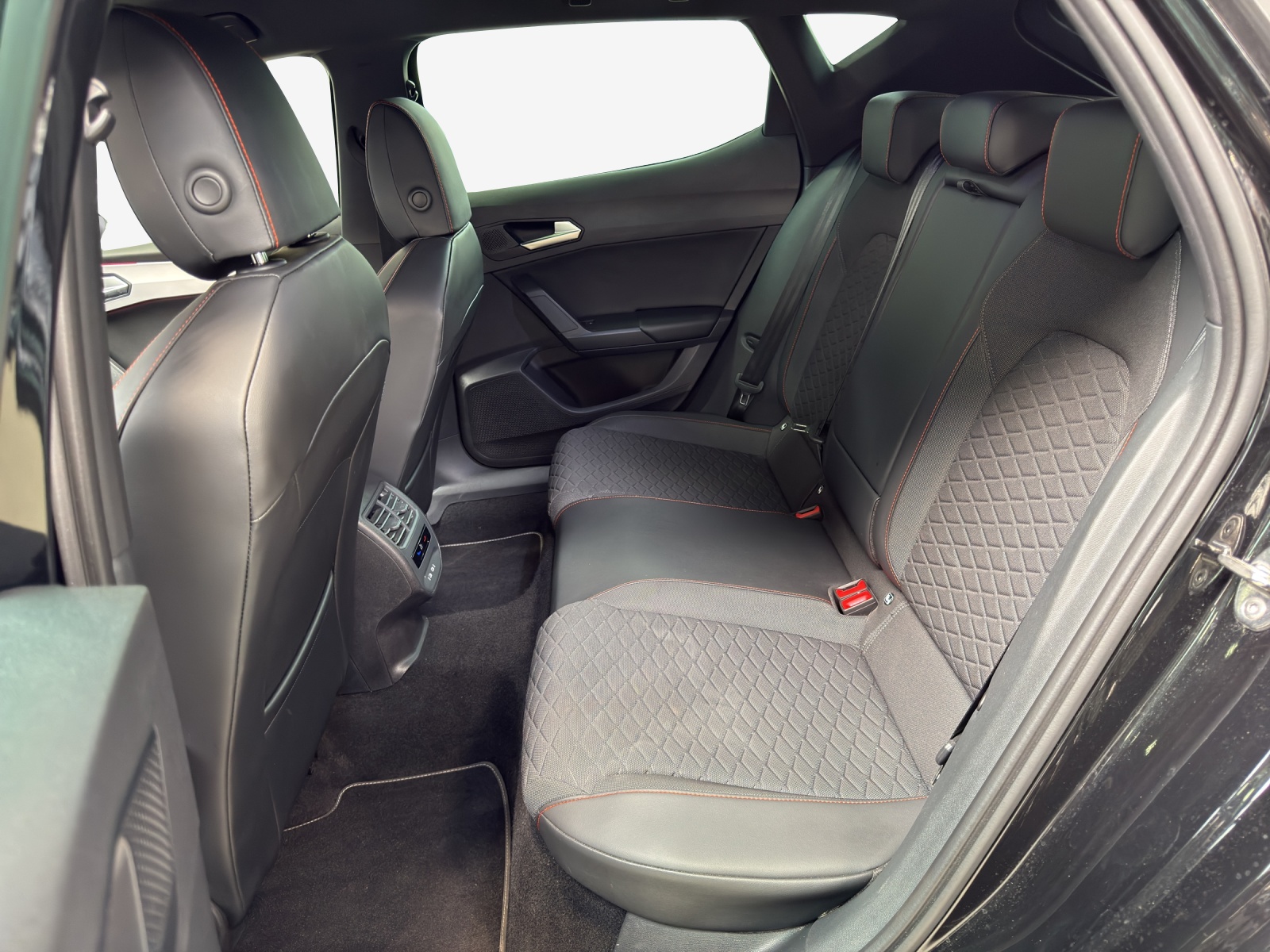 SEAT Leon 1.5 eTSI mHEV DSG FR-image-11