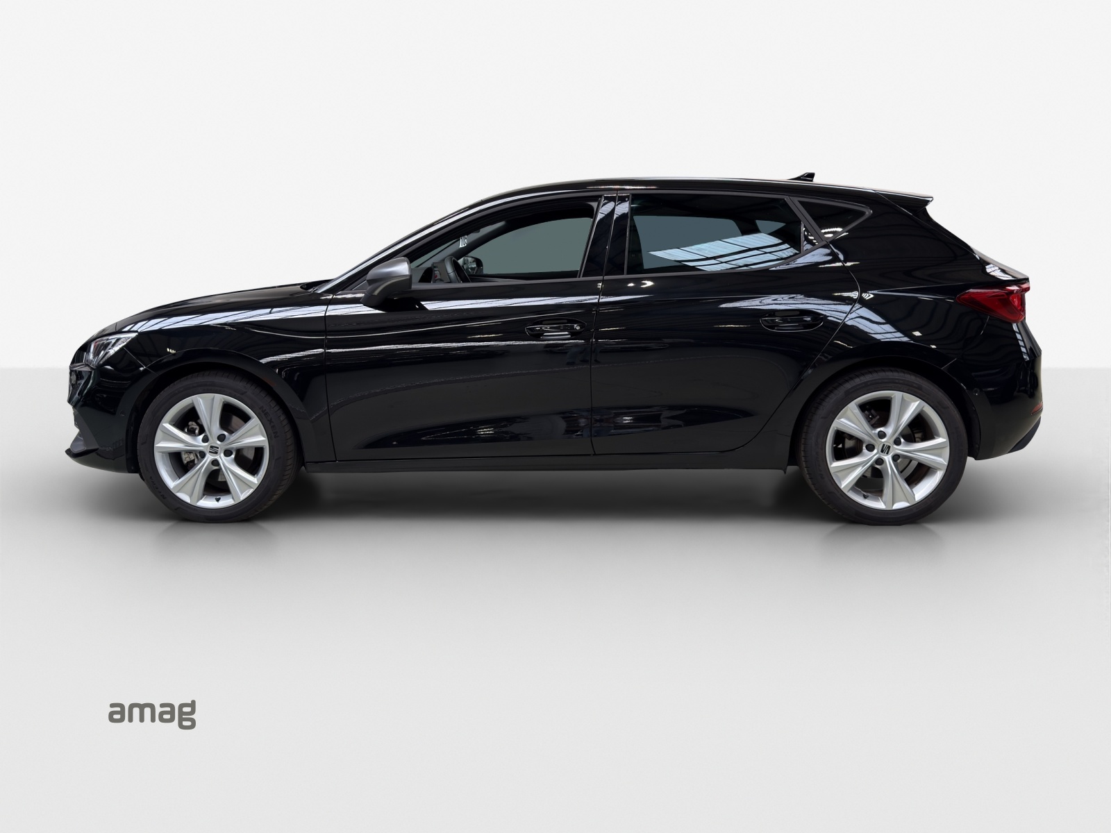 SEAT Leon 1.5 eTSI mHEV DSG FR-image-1