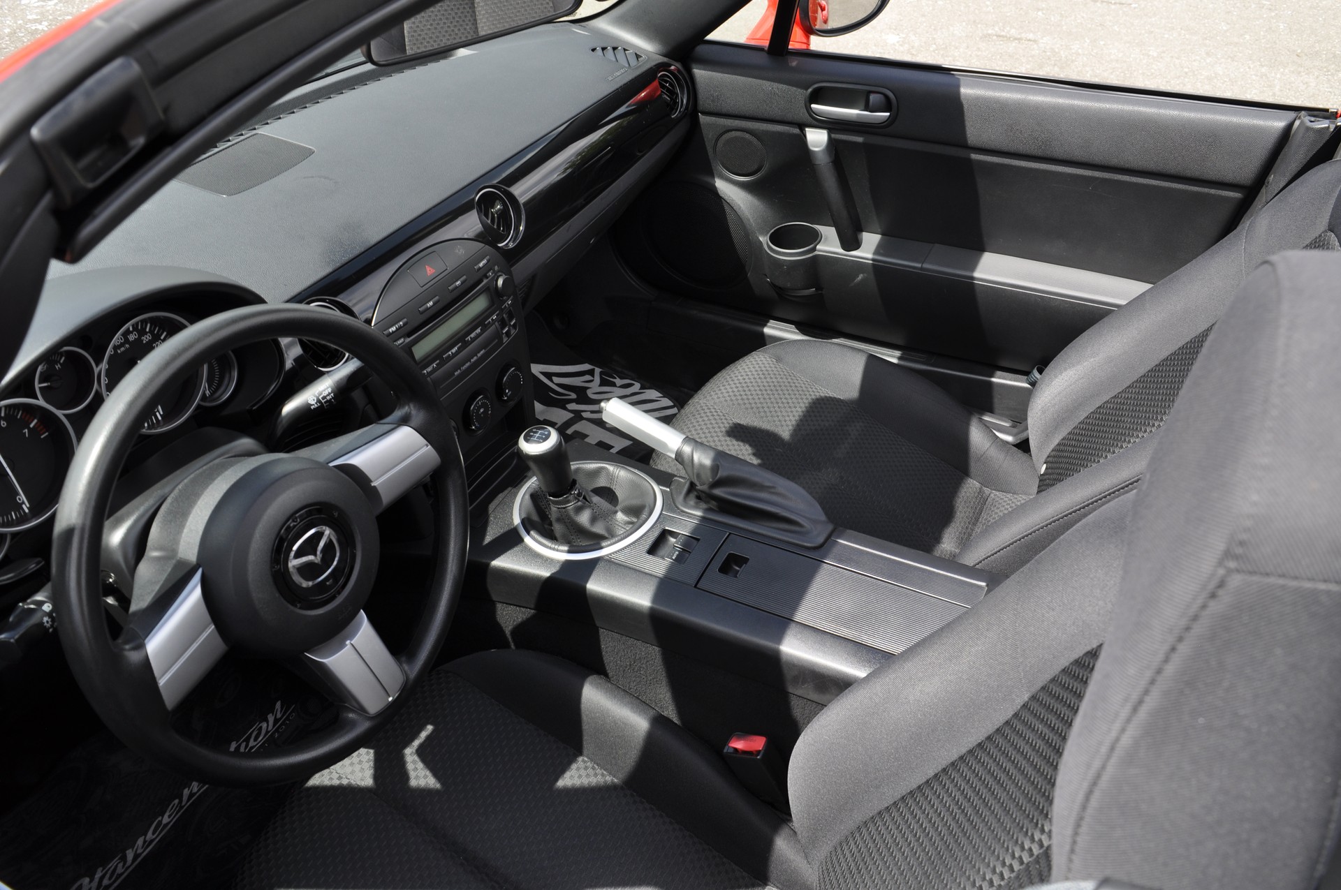 MAZDA MX-5 1.8i 16V Confort-image-11