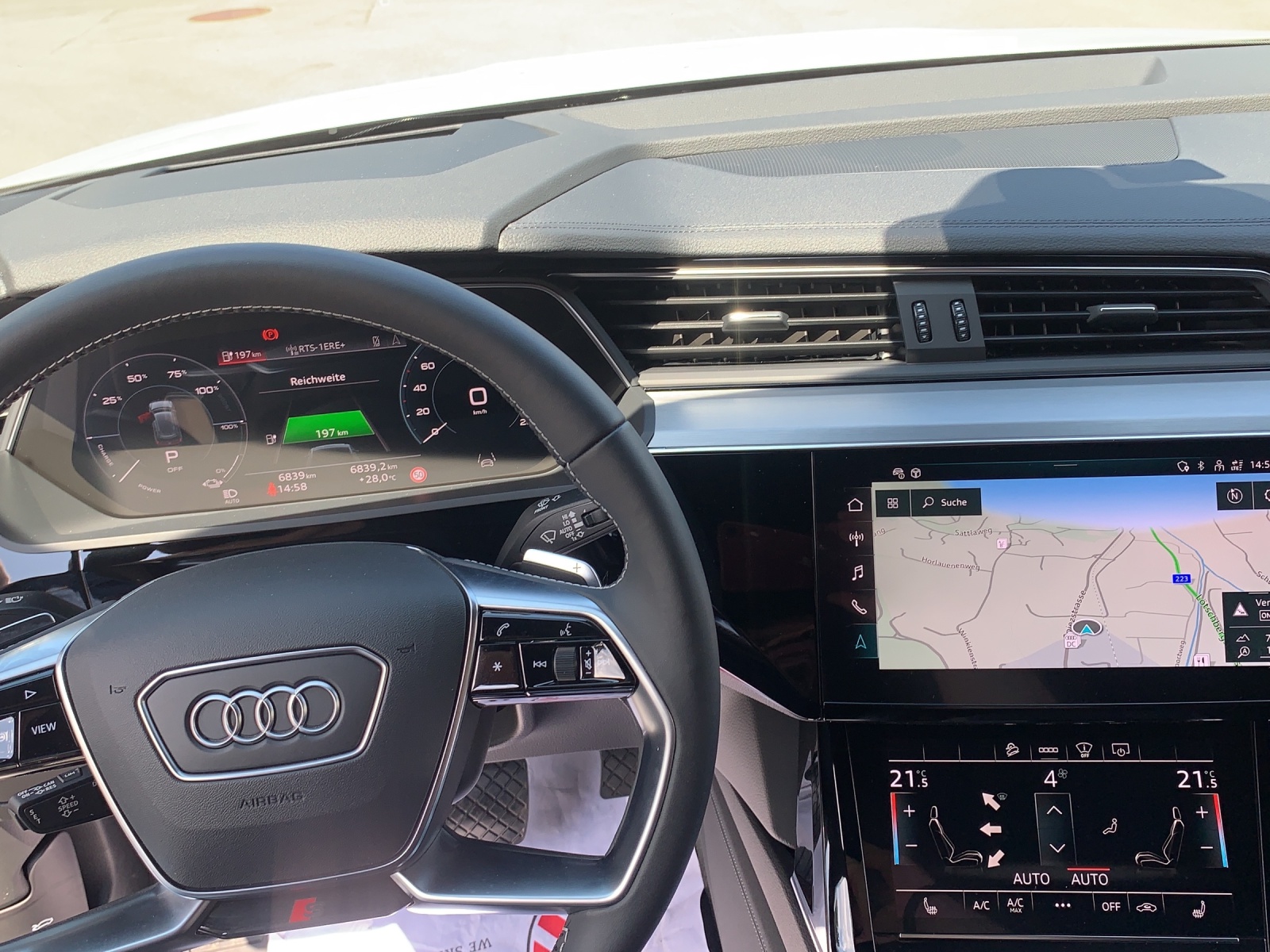 AUDI e-tron 55 Sportback S Line quattro-image-9