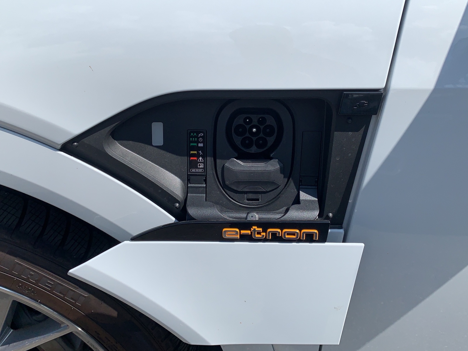 AUDI e-tron 55 Sportback S Line quattro-image-8