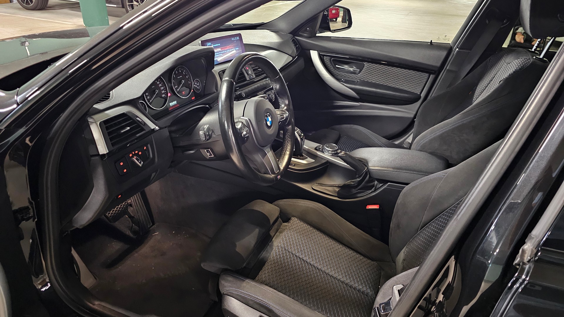 BMW 340i xDrive-image-4