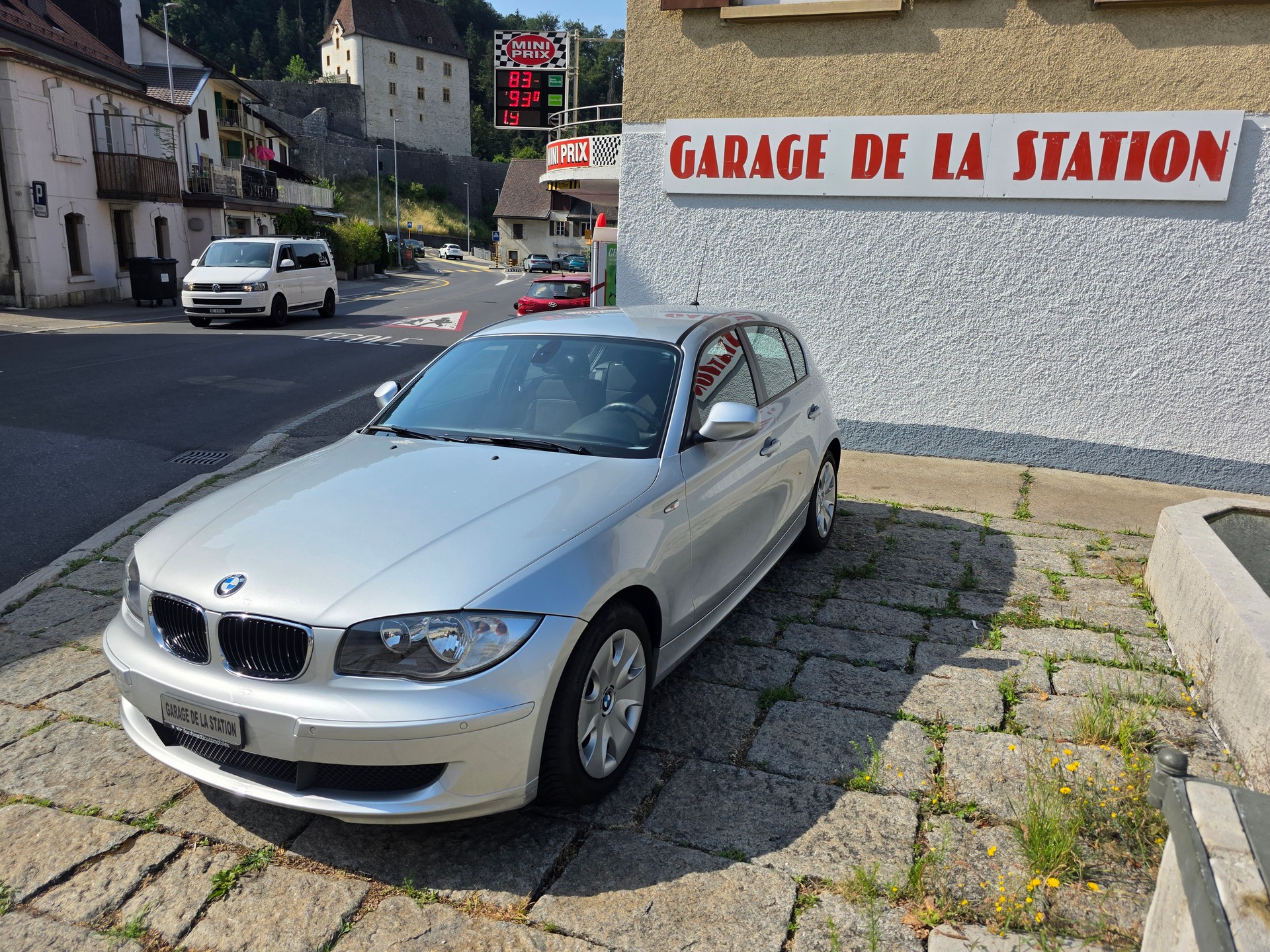 BMW 116i-image-0