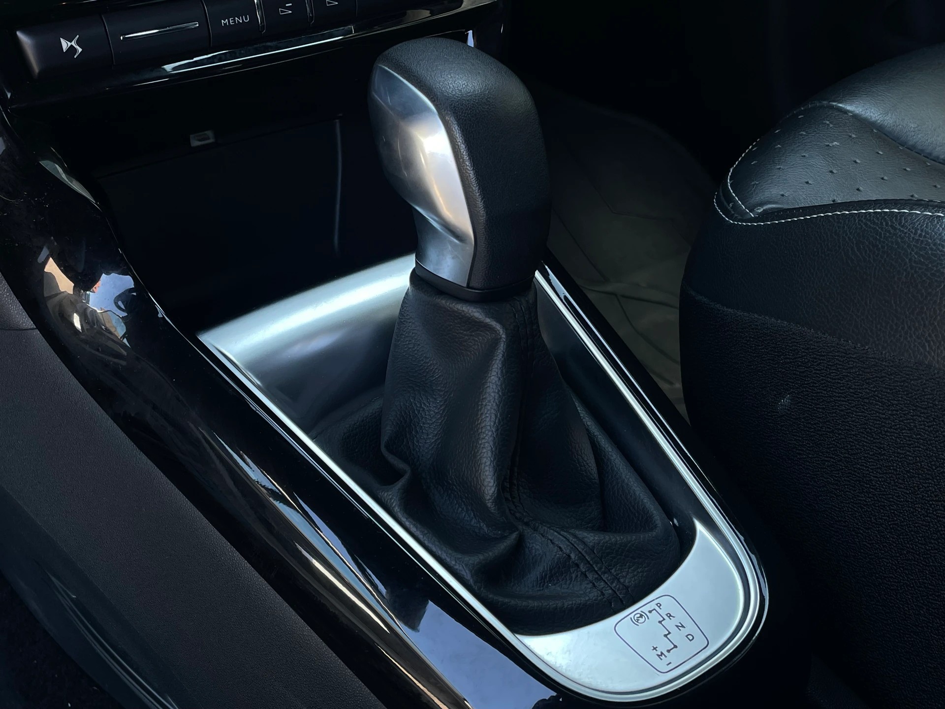 DS AUTOMOBILES DS 3 1.2 PureTech Faubourg Addict EAT-image-9