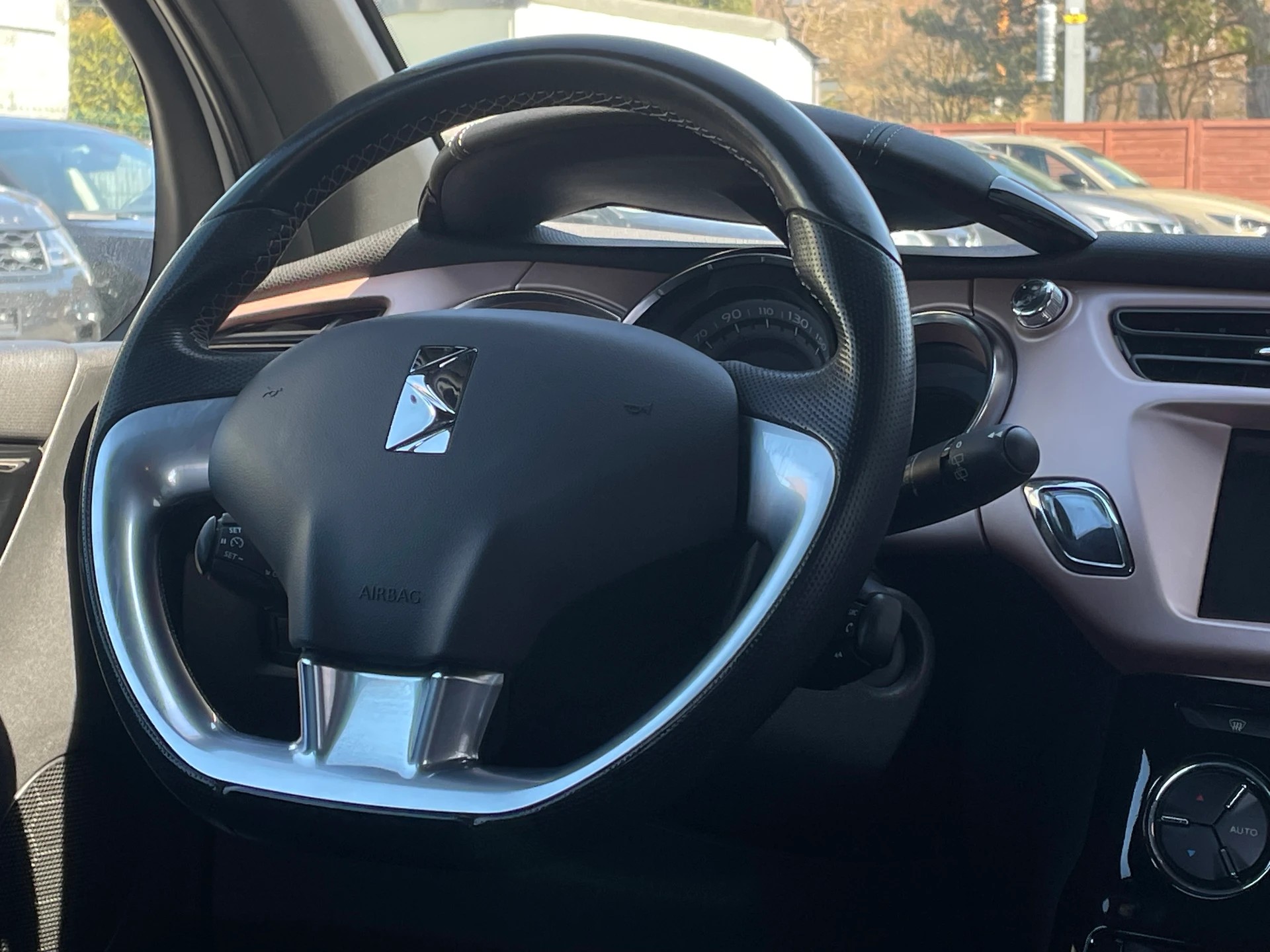 DS AUTOMOBILES DS 3 1.2 PureTech Faubourg Addict EAT-image-7
