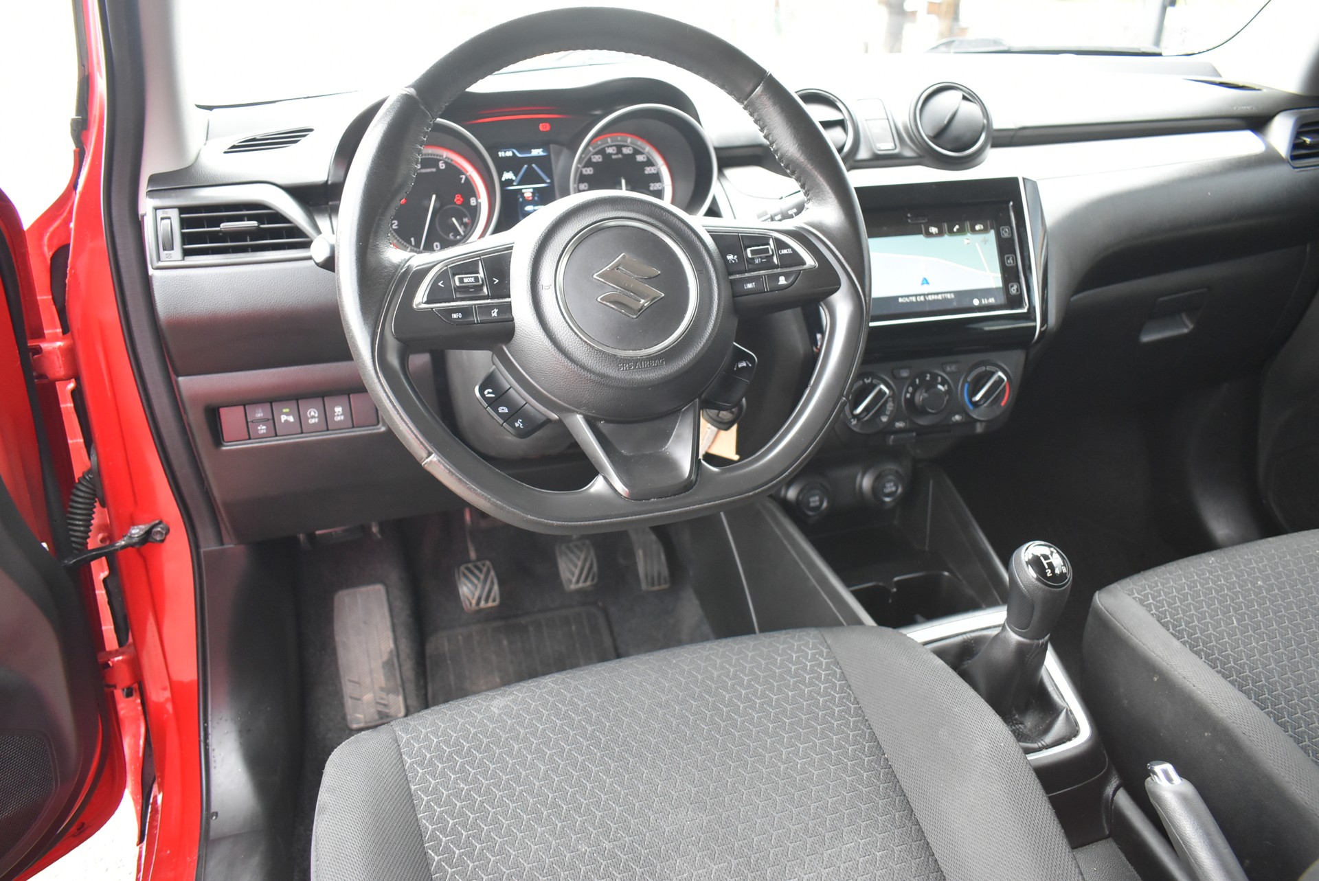 SUZUKI Swift 1.2 Compact + 4x4 Hybrid-image-4