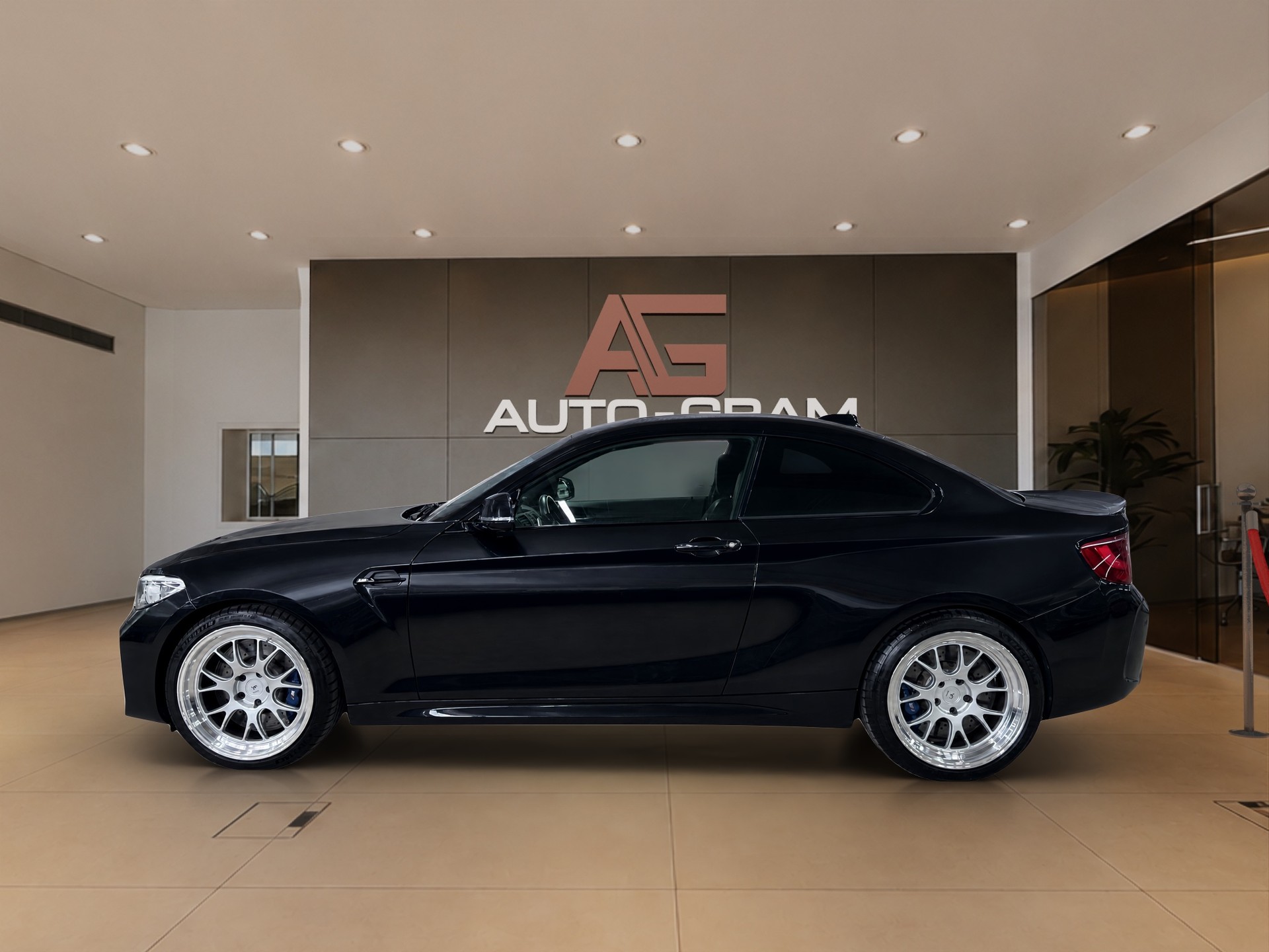 BMW M2 Drivelogic-showroom-element-1