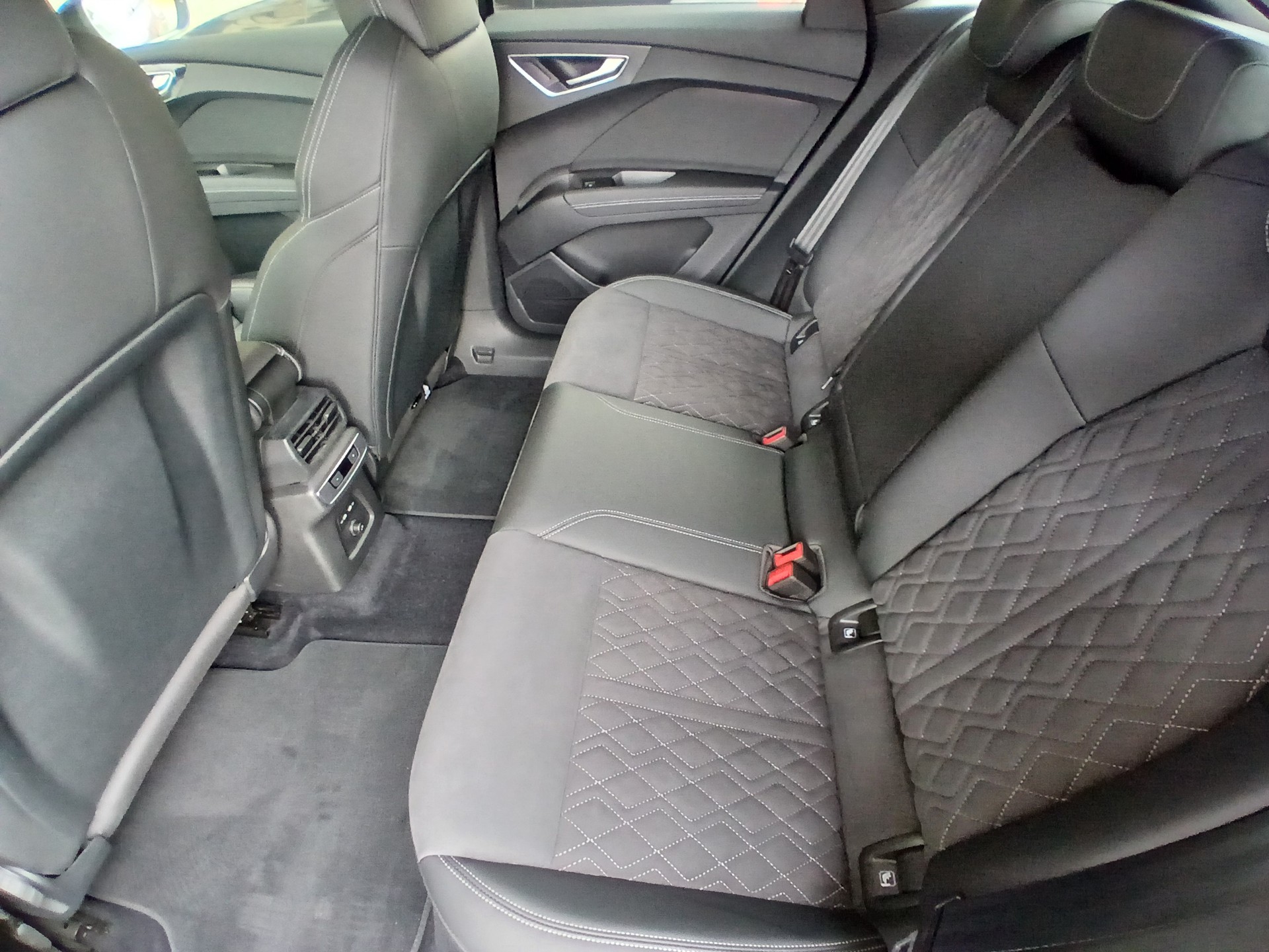 AUDI Q4 Sportback e-tron 40-image-12