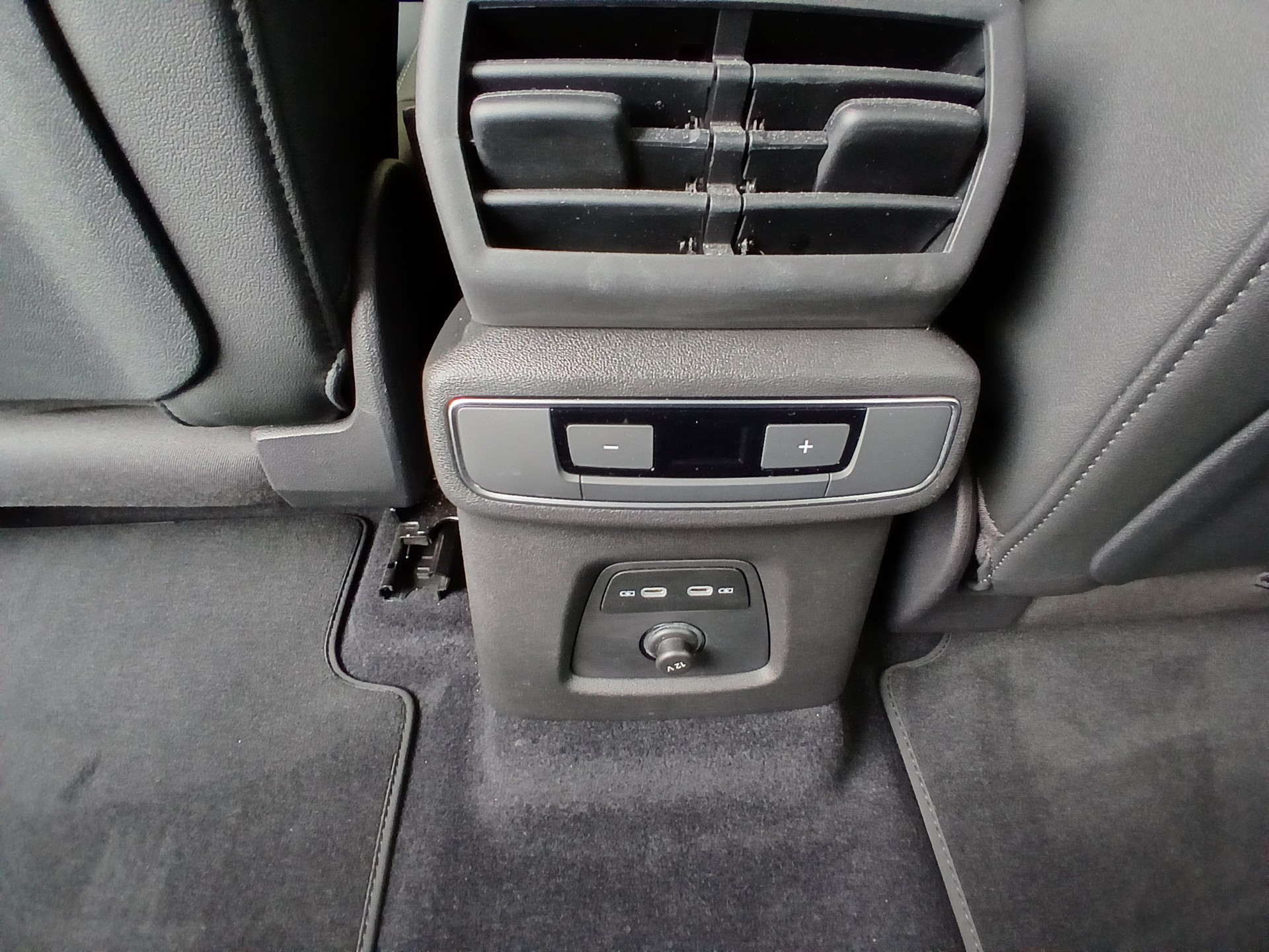 AUDI Q4 Sportback e-tron 40-image-13