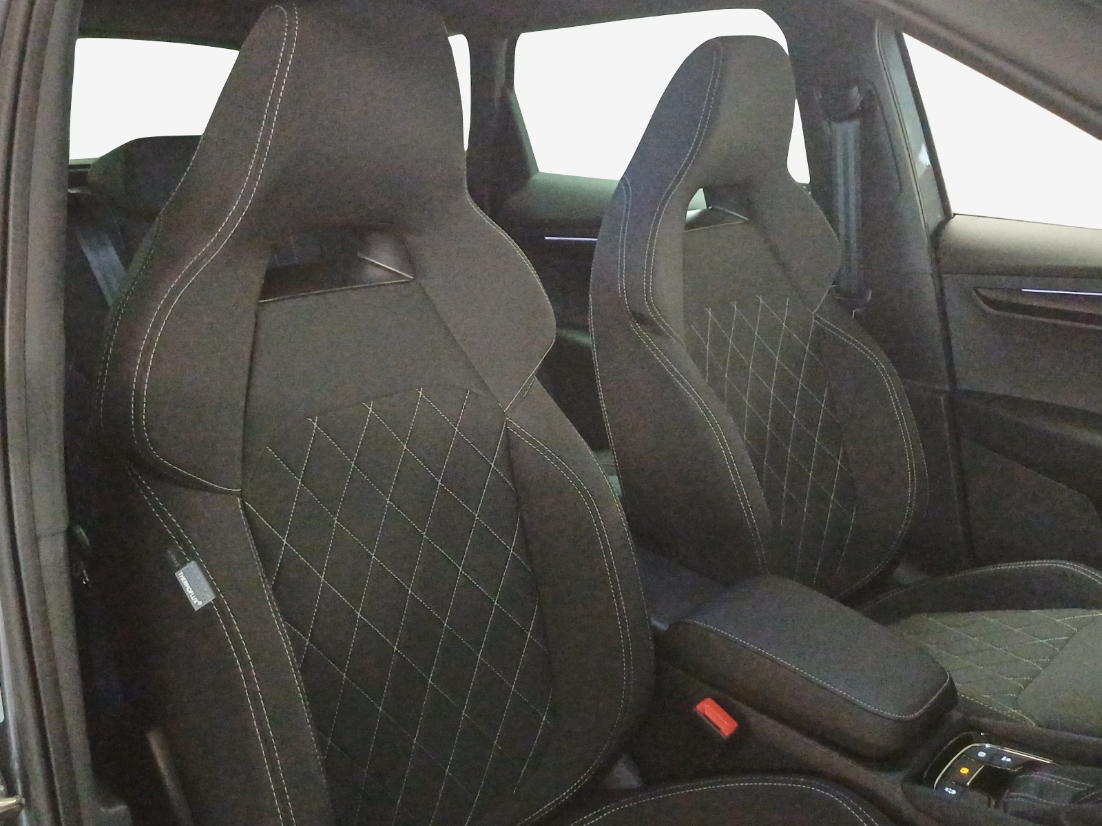 SKODA Karoq 2.0 TSI SportLine 4x4 DSG-image-14