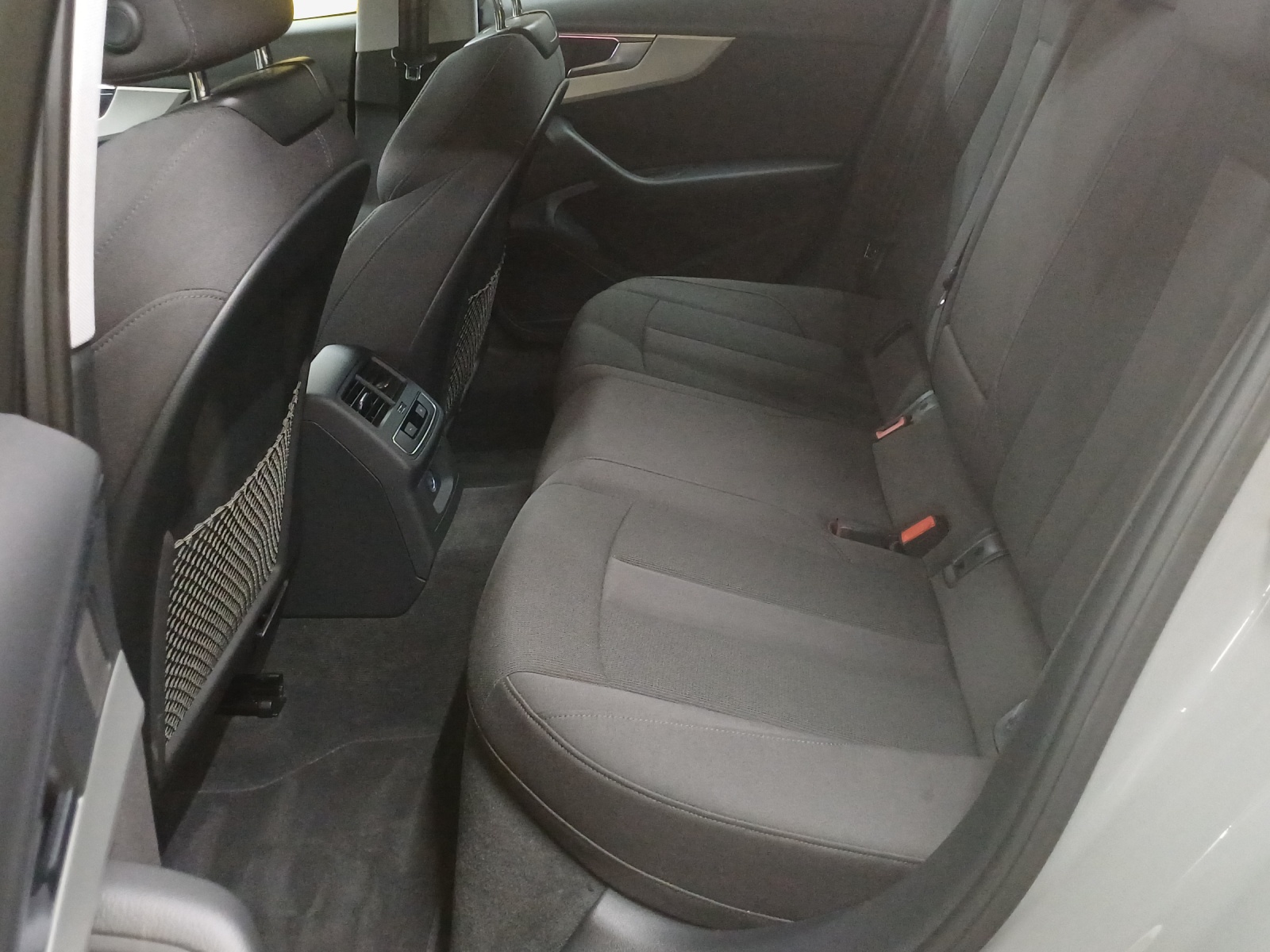 AUDI A4 Avant 40 TDI S line quattro S-tronic-image-11