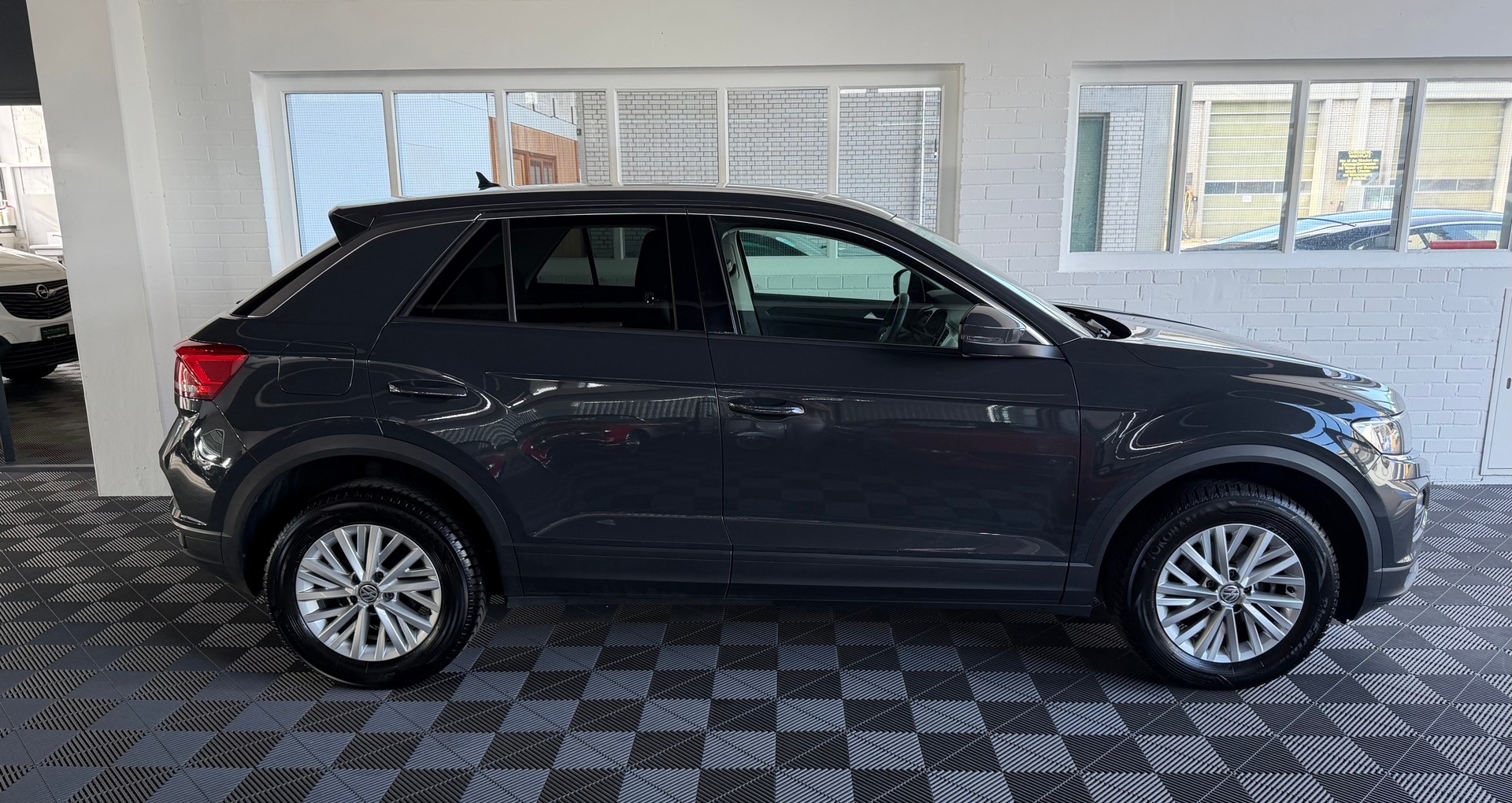 VW T-Roc 1.0 TSI-image-1