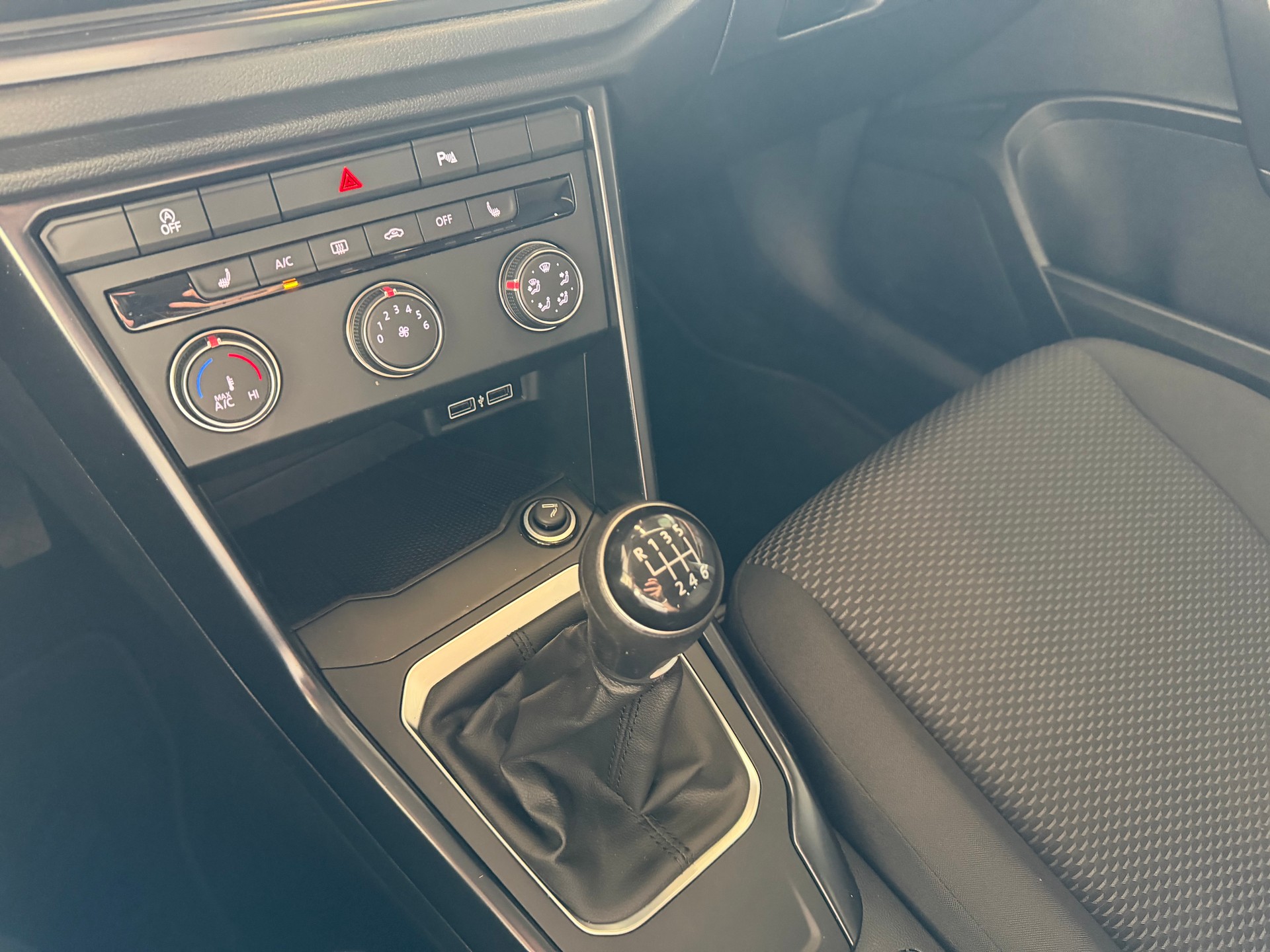 VW T-Roc 1.0 TSI-image-23