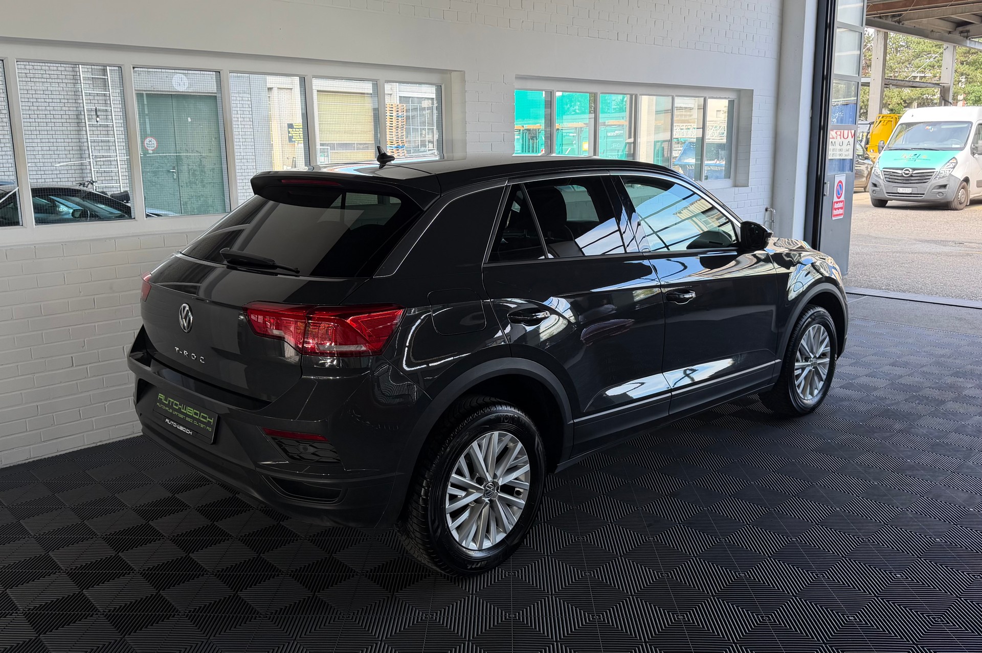 VW T-Roc 1.0 TSI-image-2