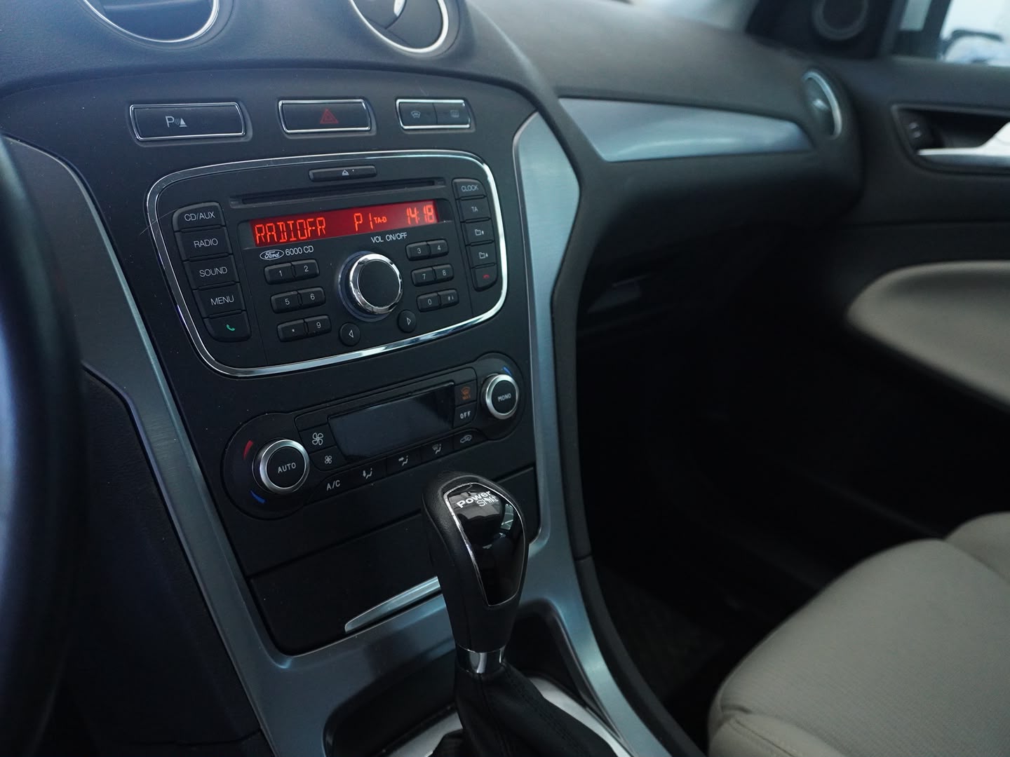 FORD Mondeo 2.0 EcoBoost SCTi Titanium PowerShift-image-5